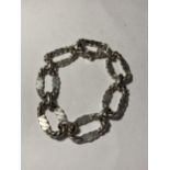 A SILVER ROPE LINK BRACELET