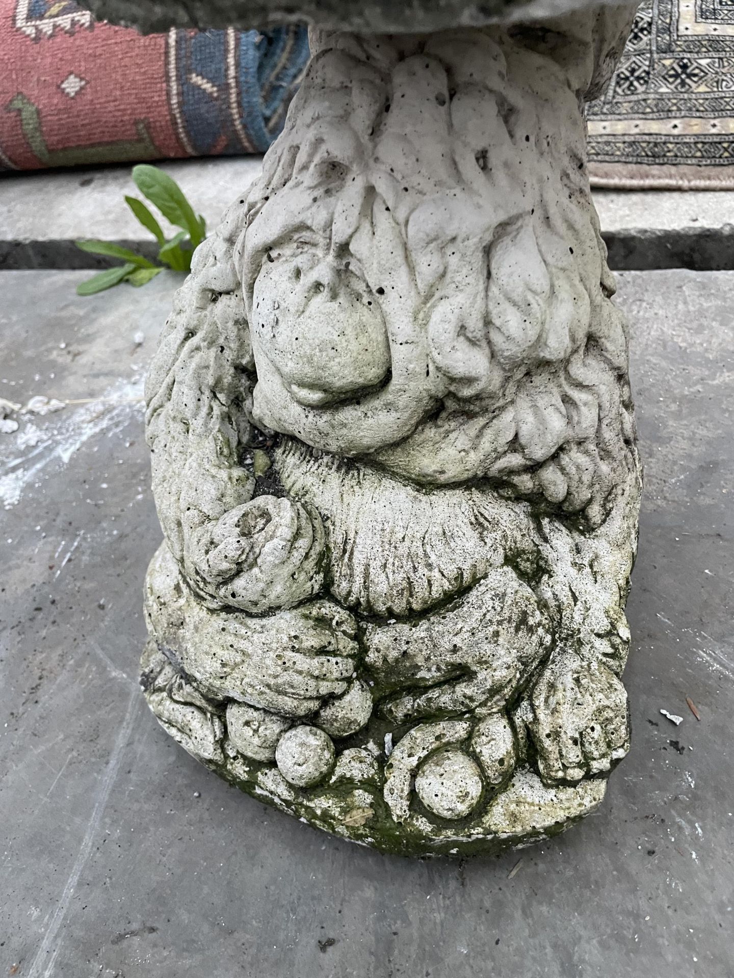 AN ORANGUTAN DESIGN CONCRETE BIRD BATH - Image 2 of 2