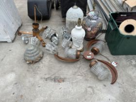 AN ASSORTMENT OF DECORATIVE LIGHT FITTINGS AND LAMPS