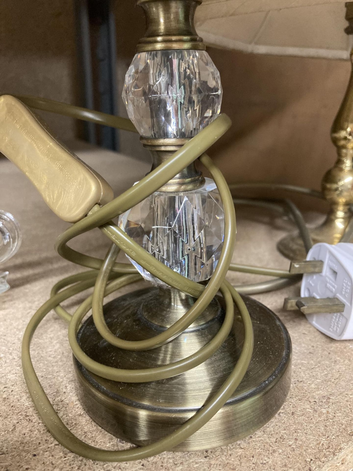 TWO TABLE LAMPS TO INCLUDE BRASS AND GLASS EXAMPLE - Image 3 of 4