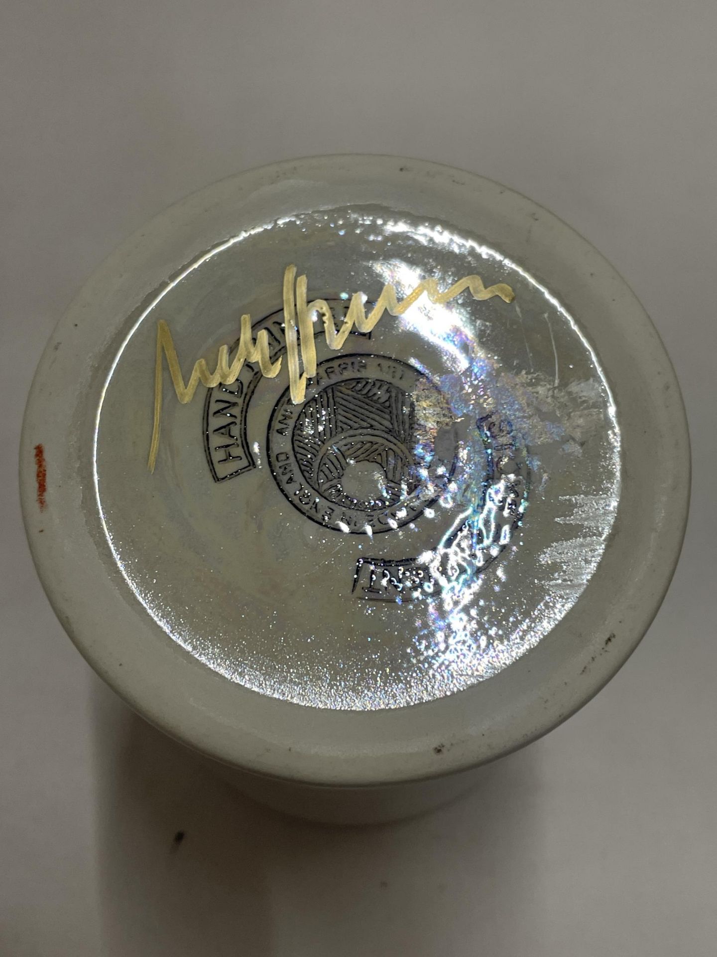 AN ANITA HARRIS HAND PAINTED AND SIGNED IN GOLD CIRCULAR CHRISTMAS TREE VASE - Image 3 of 4