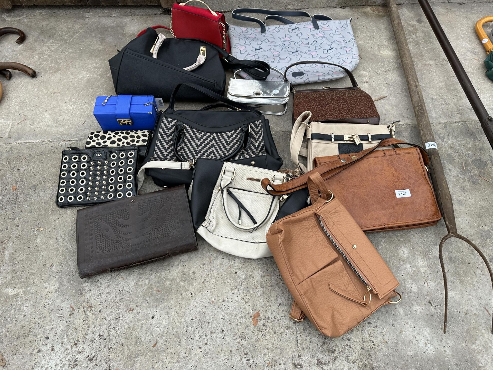 AN ASSORTMENT OF LADIES HANDBAGS