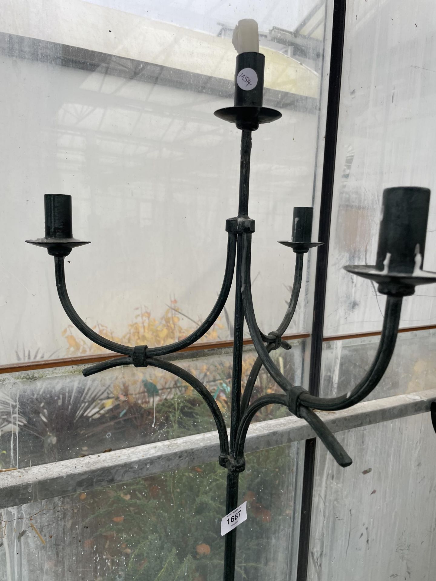 A DECORATIVE WROUGHT IRON CANDLESTICK STAND - Image 2 of 3