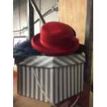 A GROUP OF VINTAGE HATS AND HAT BOX