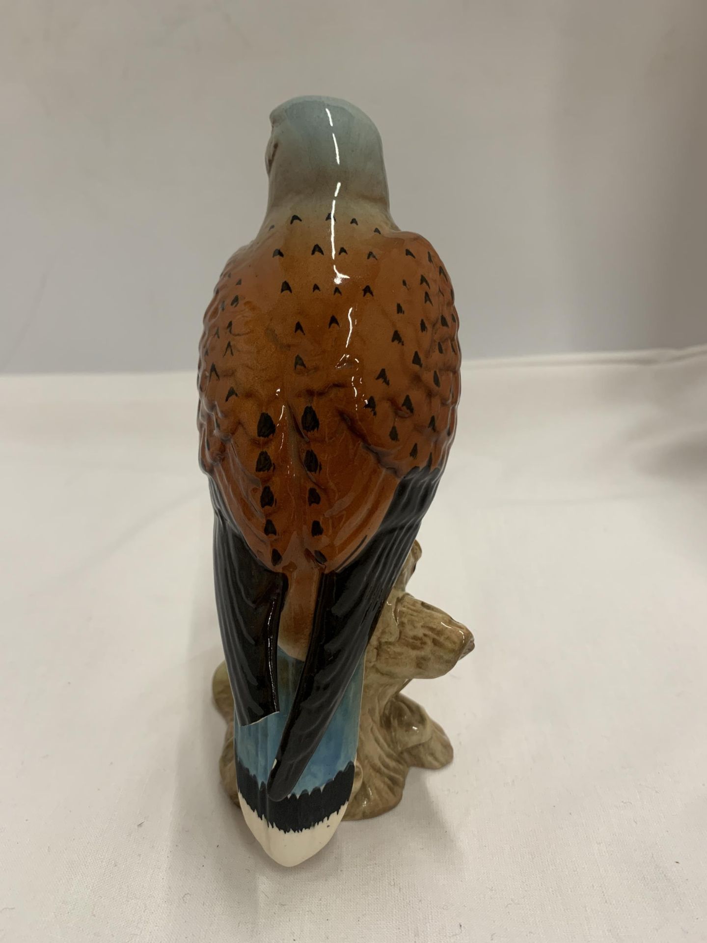 A BESWICK FALCON BIRD MODEL - Image 2 of 4