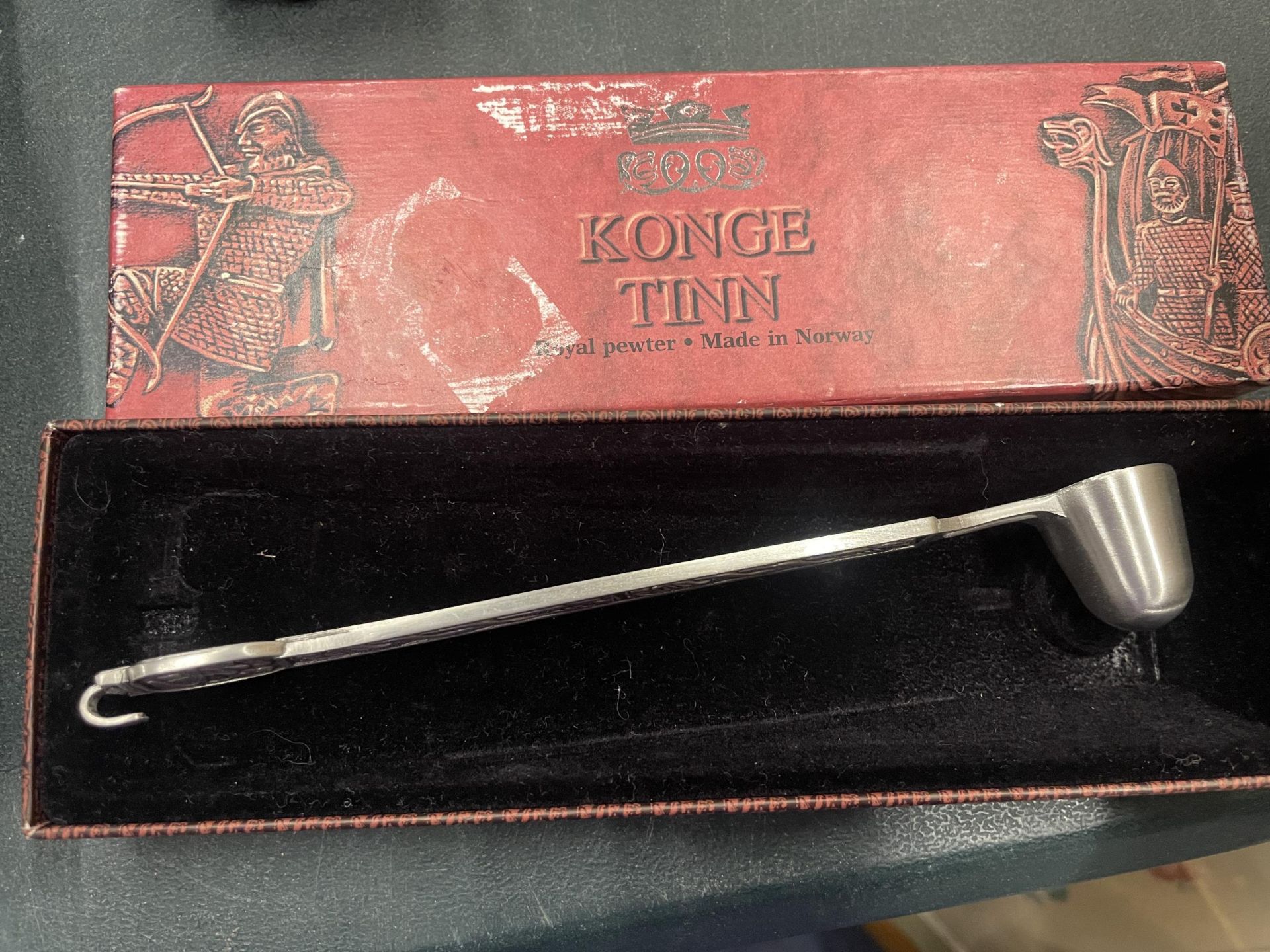 A NORWEGISN KONGE TINN CANDLE SNUFFER, BOXED - Image 2 of 2