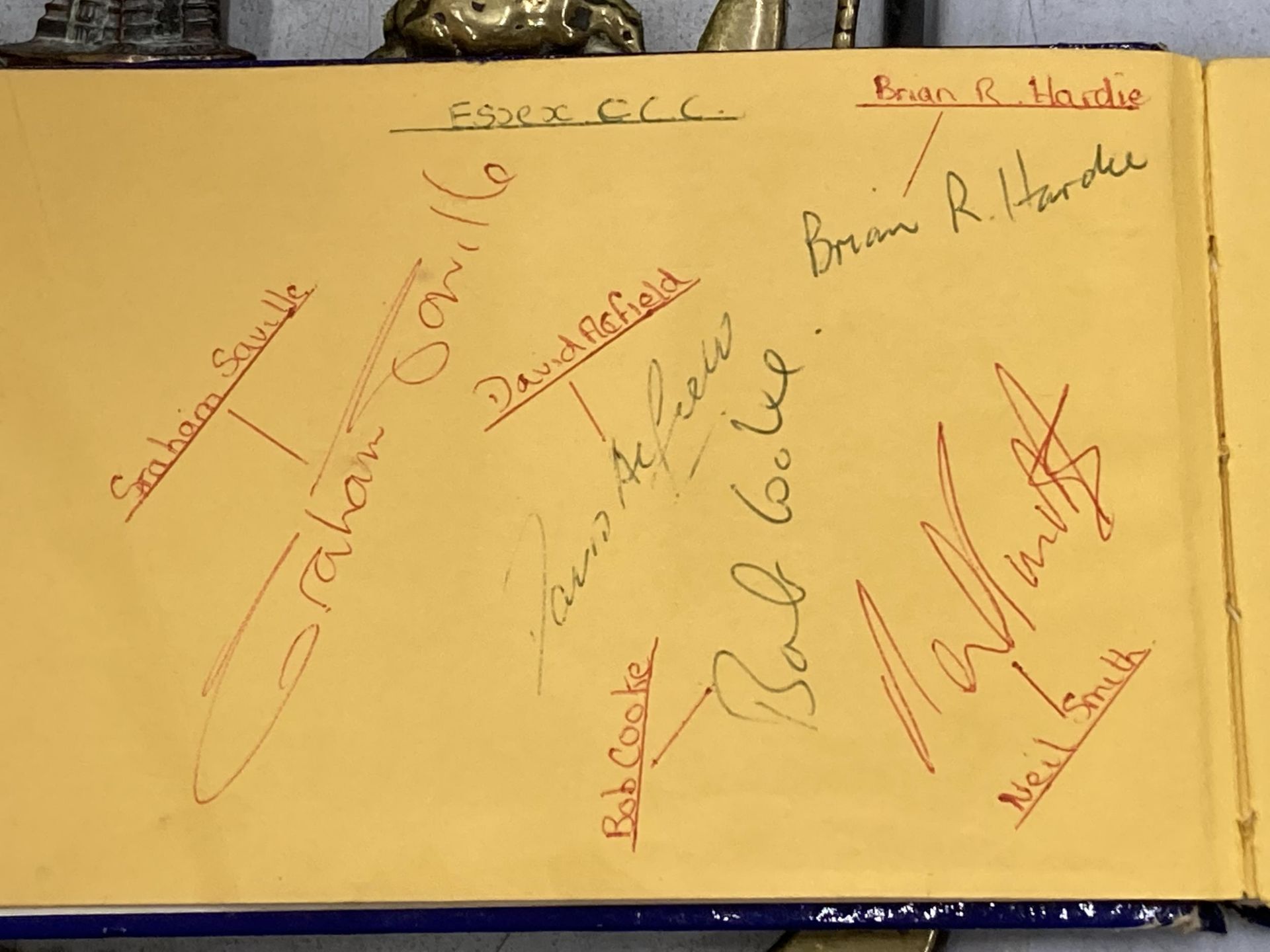 A VINTAGE AUTOGRAPH BOOK CONTAINING A COLLECTION OF CRICKETERS AUTOGRAPHS TO INCLUDE GRAHAM GOOCH, - Image 2 of 6
