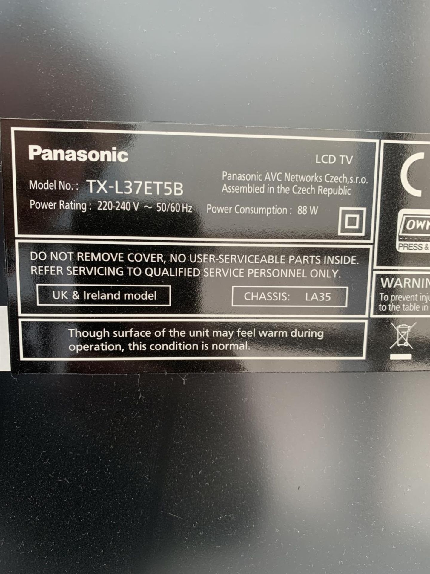 A PANASONIC VIERA 37" LCD TELEVISION MODEL TX-L37ET5B COMPLETE WITH REMOTE CONTROL BELIEVED IN - Image 3 of 4