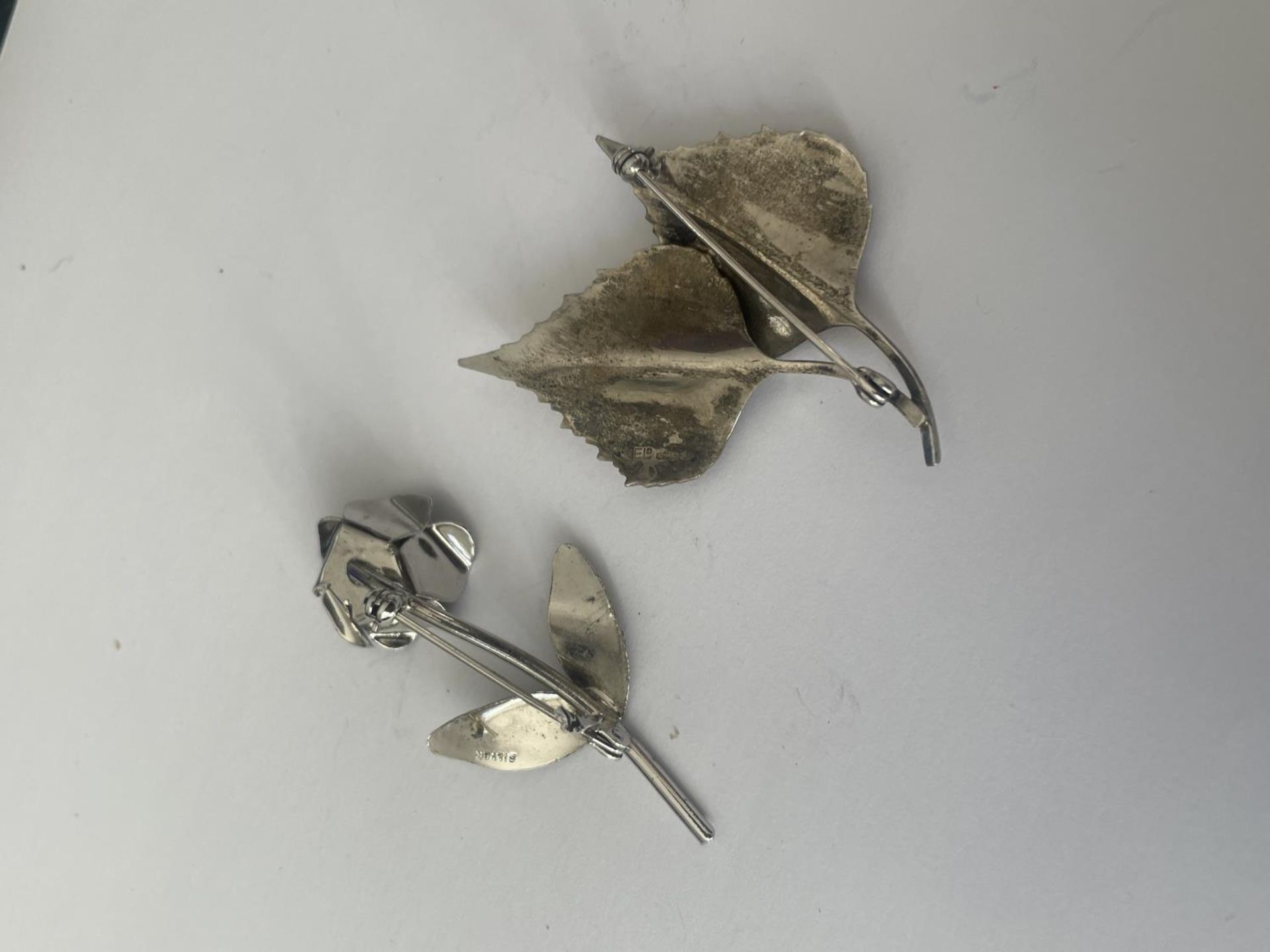 TWO SILVER BROOCHES - Image 2 of 2