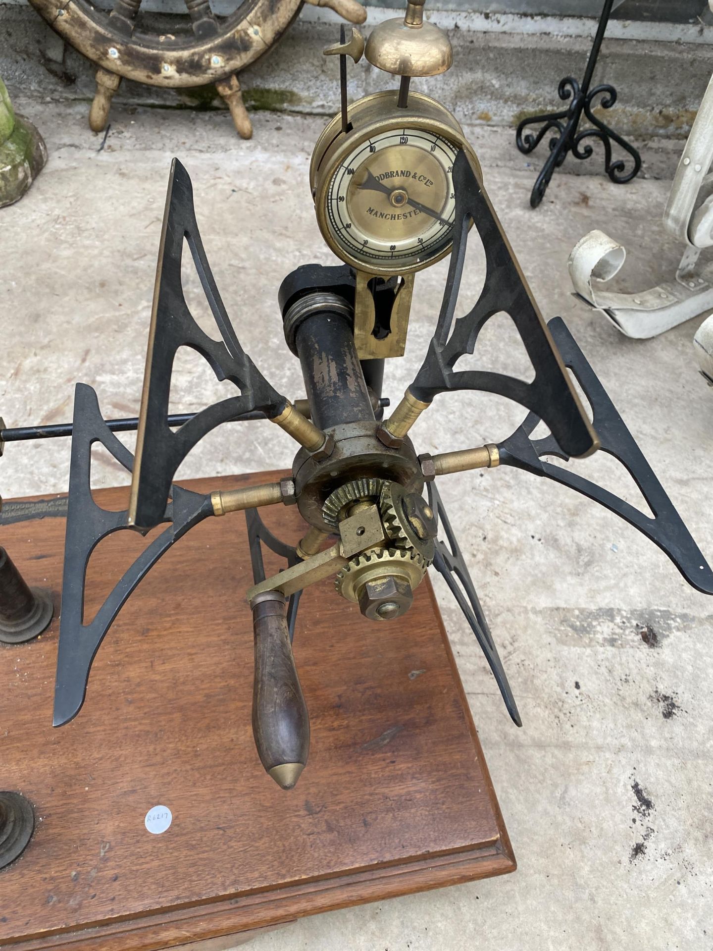 A VINTAGE INDUSTRIAL SCRATCH BUILT YARN SPINNING MACHINE BEARING THE NAME GOODBRAND & CO LTD - Image 2 of 8