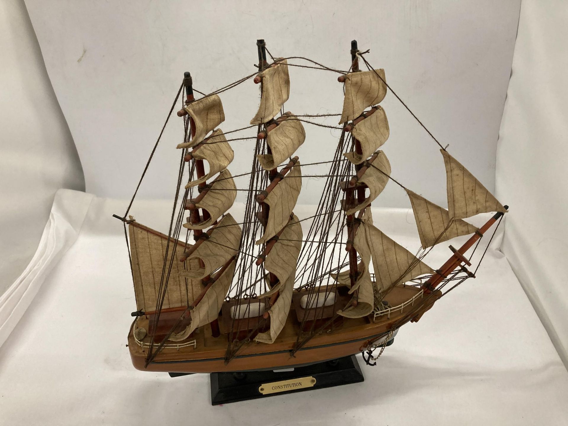 TWO WOODEN MODELS OF SAILING SHIPS, HEIGHTS 45CM AND 35CM, LENGTHS 51CM AND 35CM - Image 6 of 7