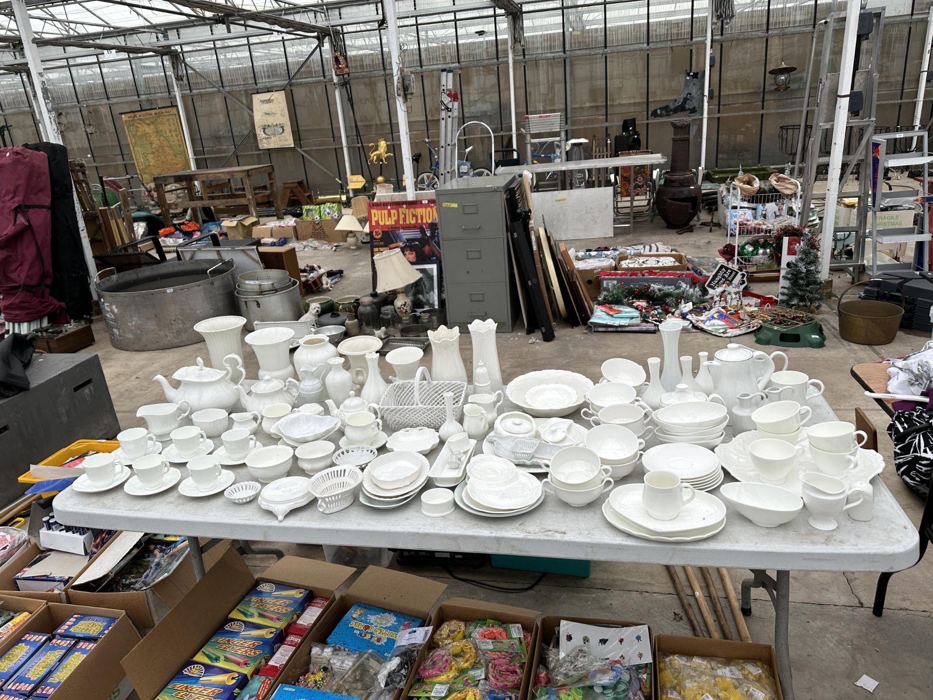 A LARGE QUANTITY OF WHITE CERAMICS TO INCLUDE VASES, PLATES AND BOWLS ETC