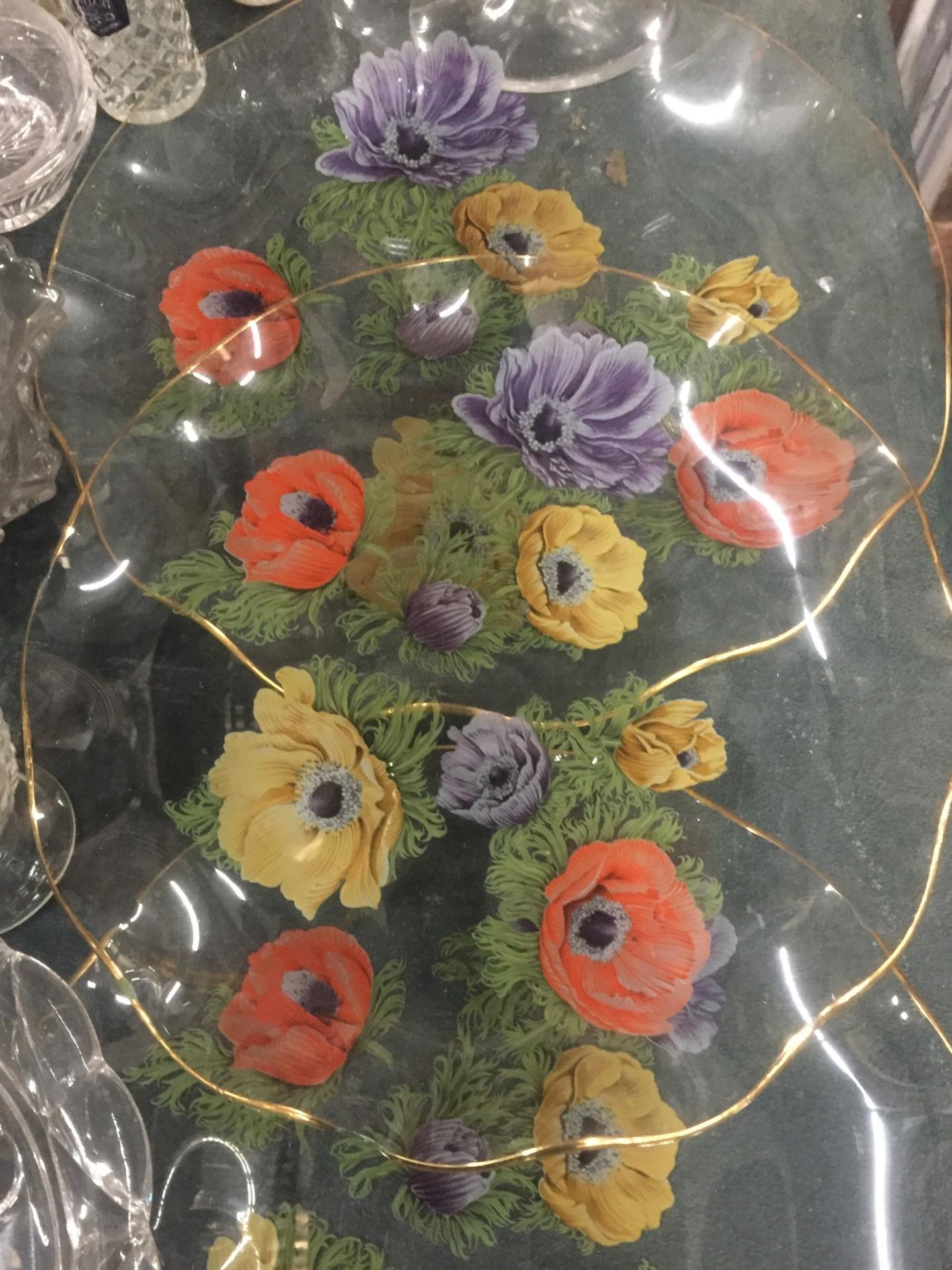 A MIXED LOT OF VINTAGE GLASSWARE, FLORAL DISHES ETC - Image 2 of 5