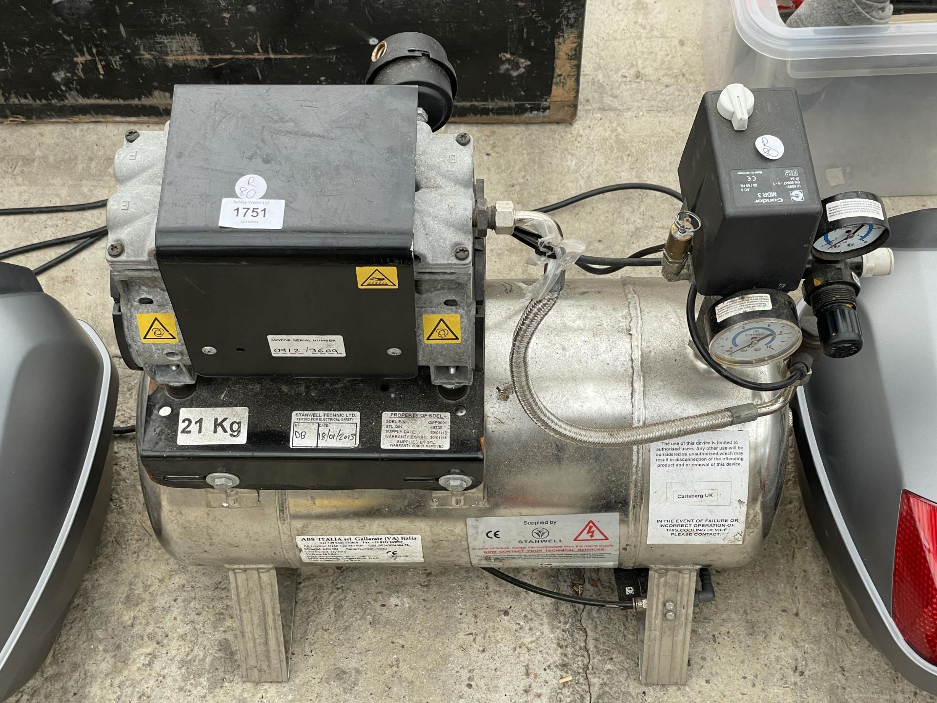 A 21KG STAINLESS STEEL AIR COMPRESSOR