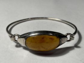 A SILVER AND AMBER BANGLE