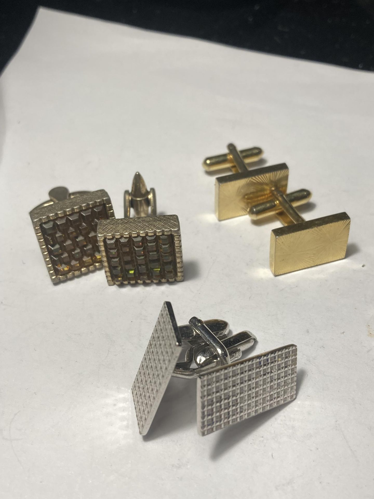 TWELVE PAIRS OF VINTAGE CUFF LINKS - Image 2 of 5