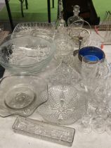 A COLLECTION OF CUT AND FURTHER GLASSWARES TO INCLUDE BOWLS ETC