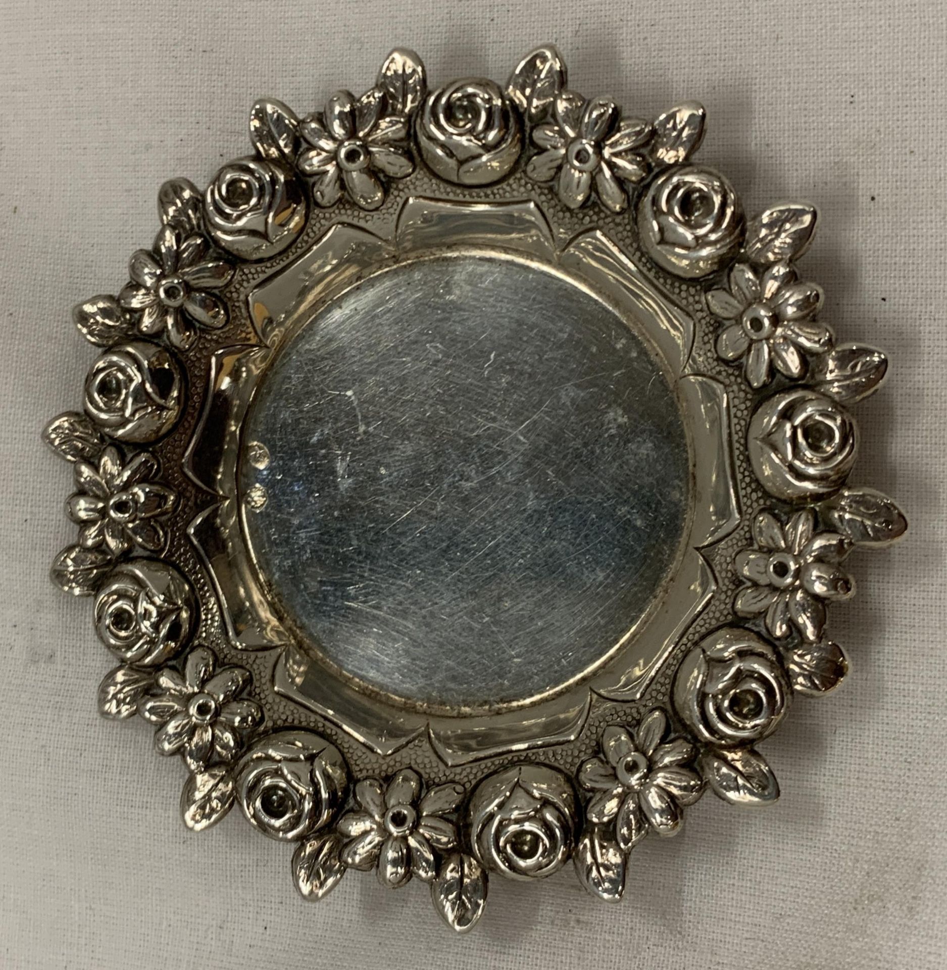 A CONTINENTAL SILVER FLORAL DESIGN DISH