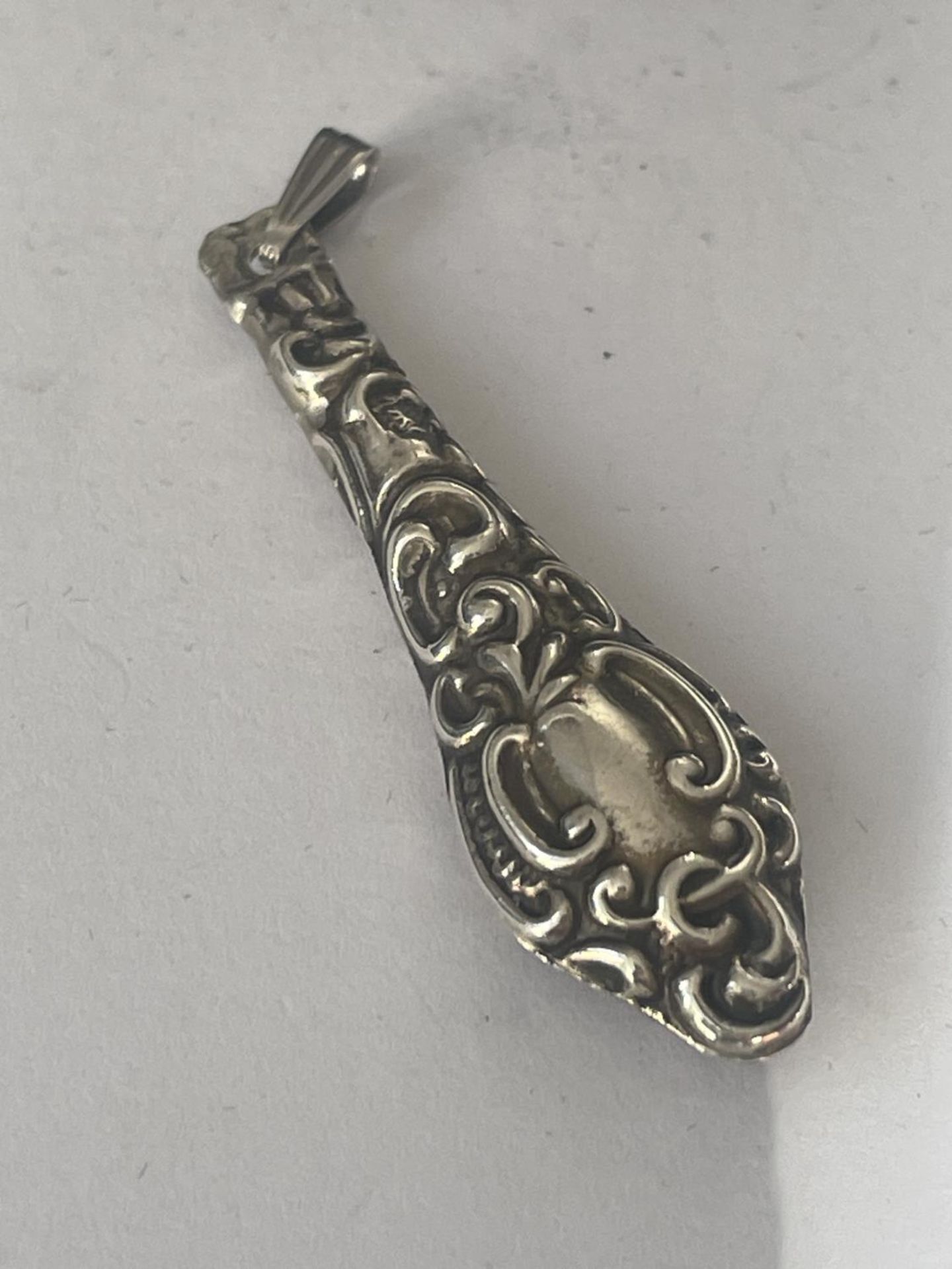 A BOXED SILVER PENDANT, CHESTER HALLMARKS - Image 2 of 2