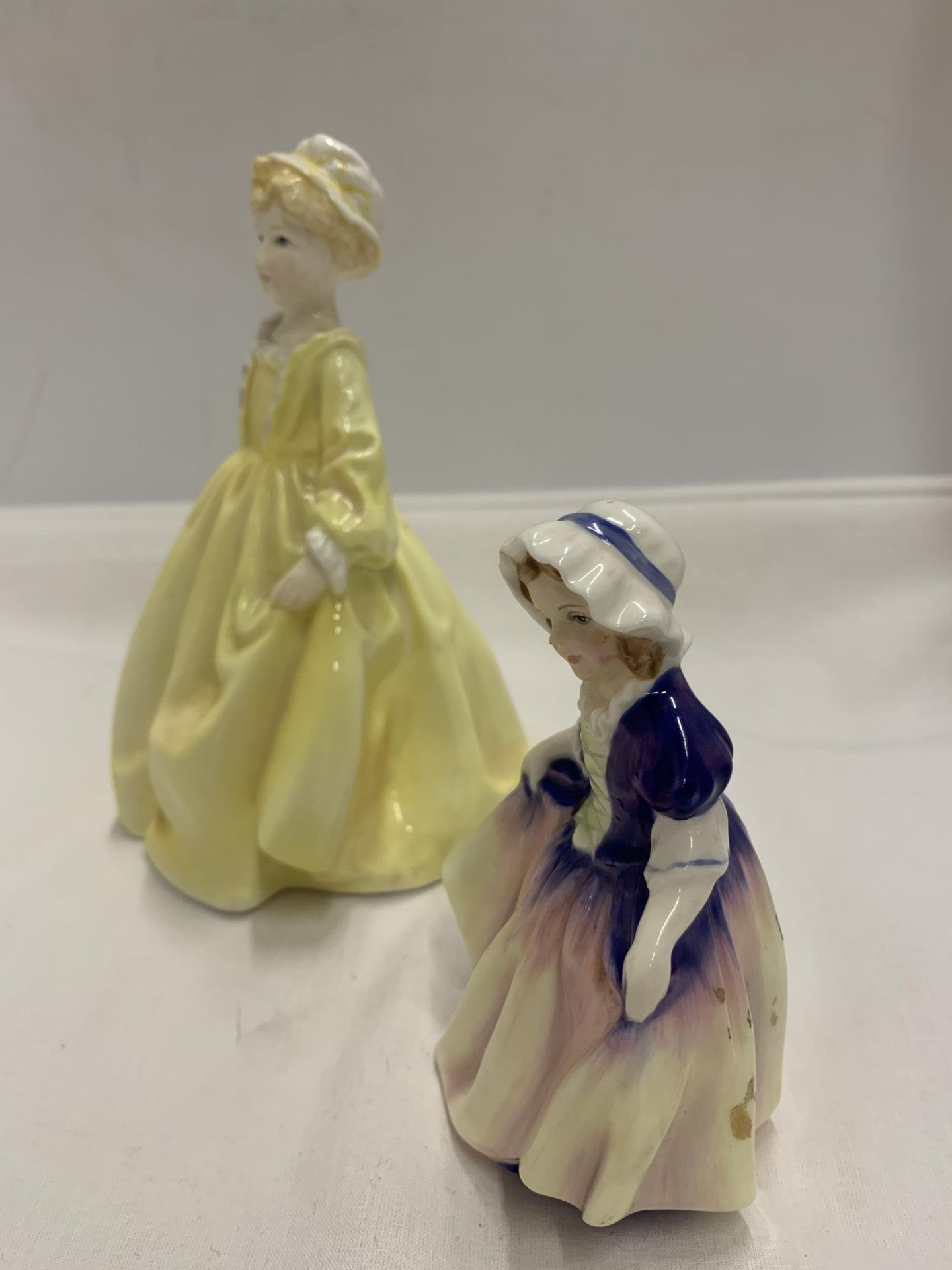 TWO FIGURES - ROYAL DOULTON 'DINKY DO' HN1678 (SECONDS) AND A ROYAL WORCESTER 'GRANDMOTHER'S - Image 2 of 5