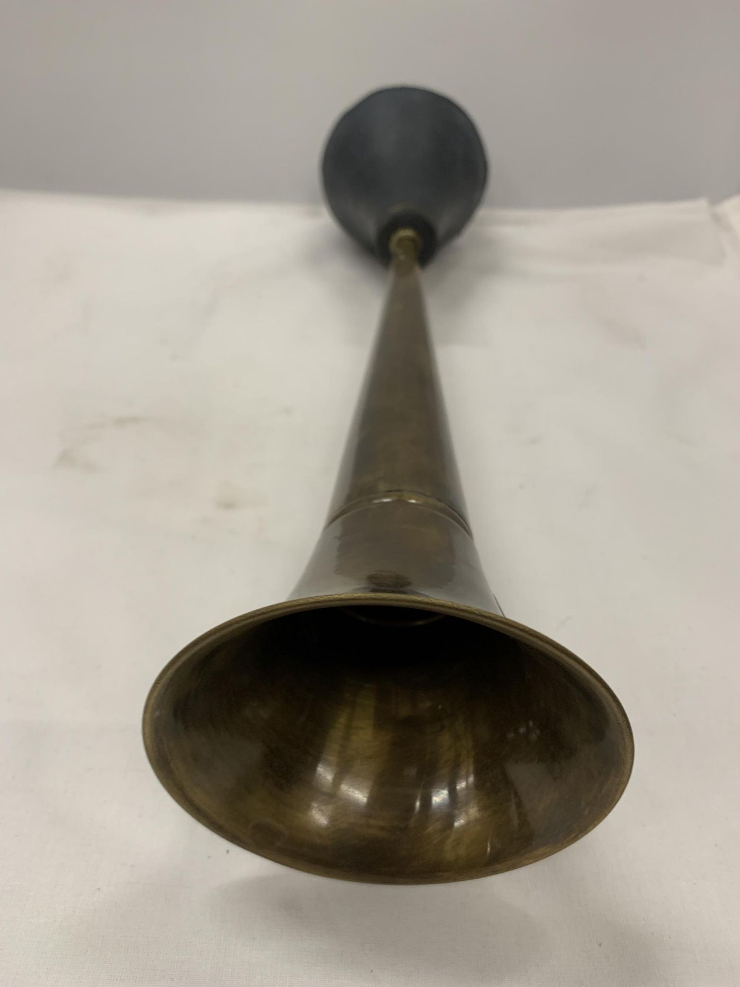 A VINTAGE STYLE BRASS CAR HORN - Image 3 of 3