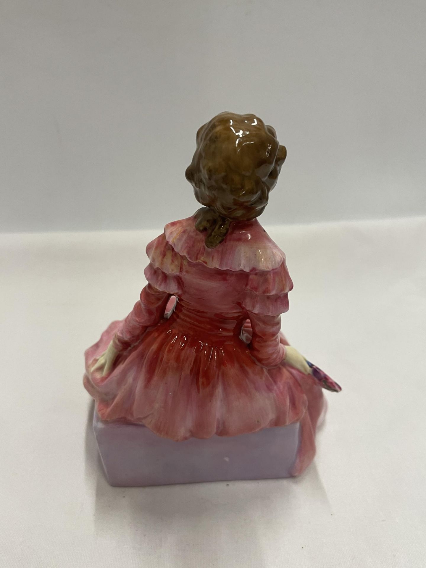 A ROYAL DOULTON FIGURINE CHAIRMAN HN1568 - Bild 2 aus 3