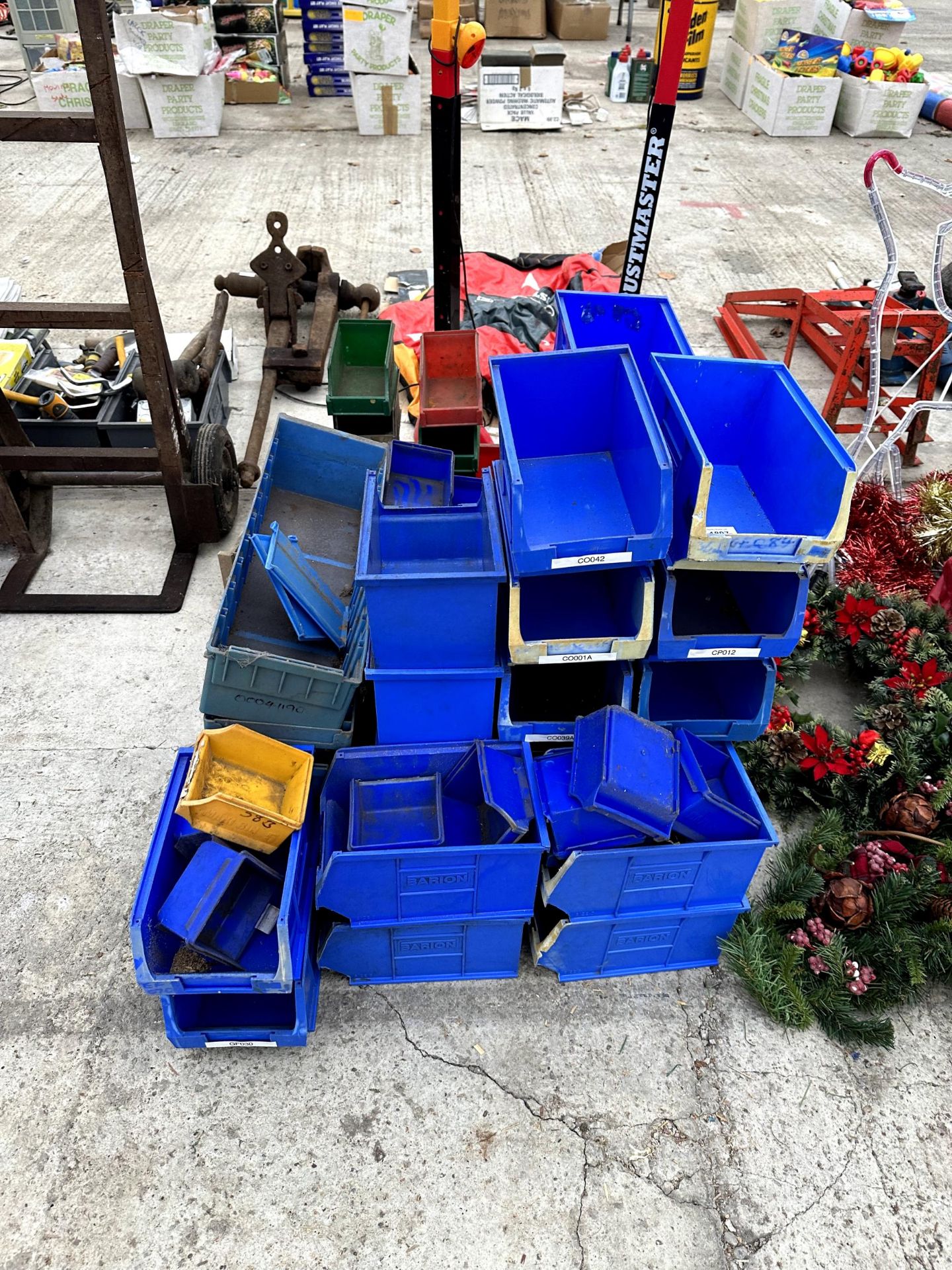 A LARGE QUANTITY OF PLASTIC STORAGE LIN BINS