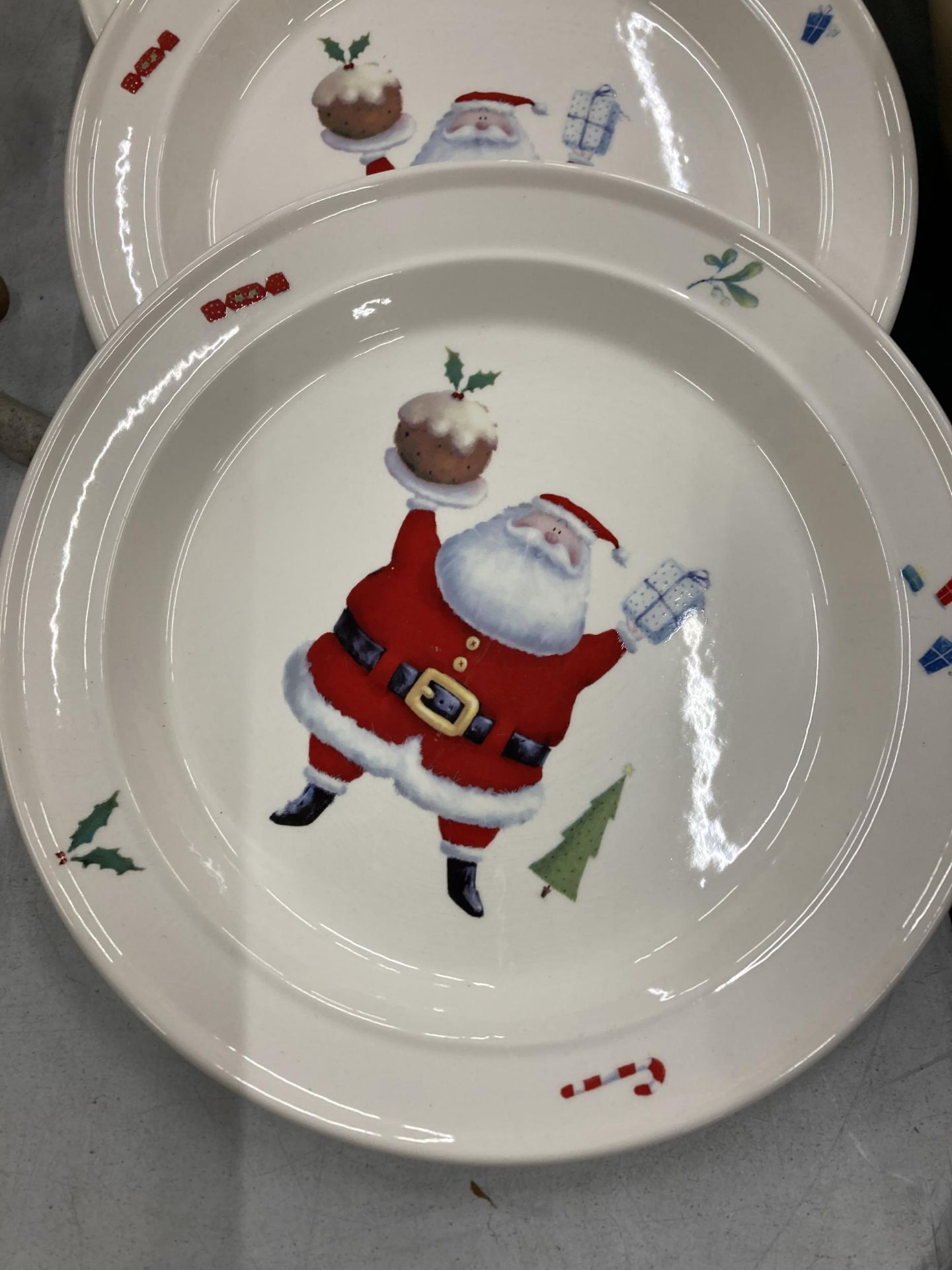 FOUR LARGE AND THREE SMALLER ROB SCOTTON CHRISTMAS PLATES - Image 2 of 3