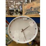 A LARGE WALL CLOCK, DIAMETER 40CM