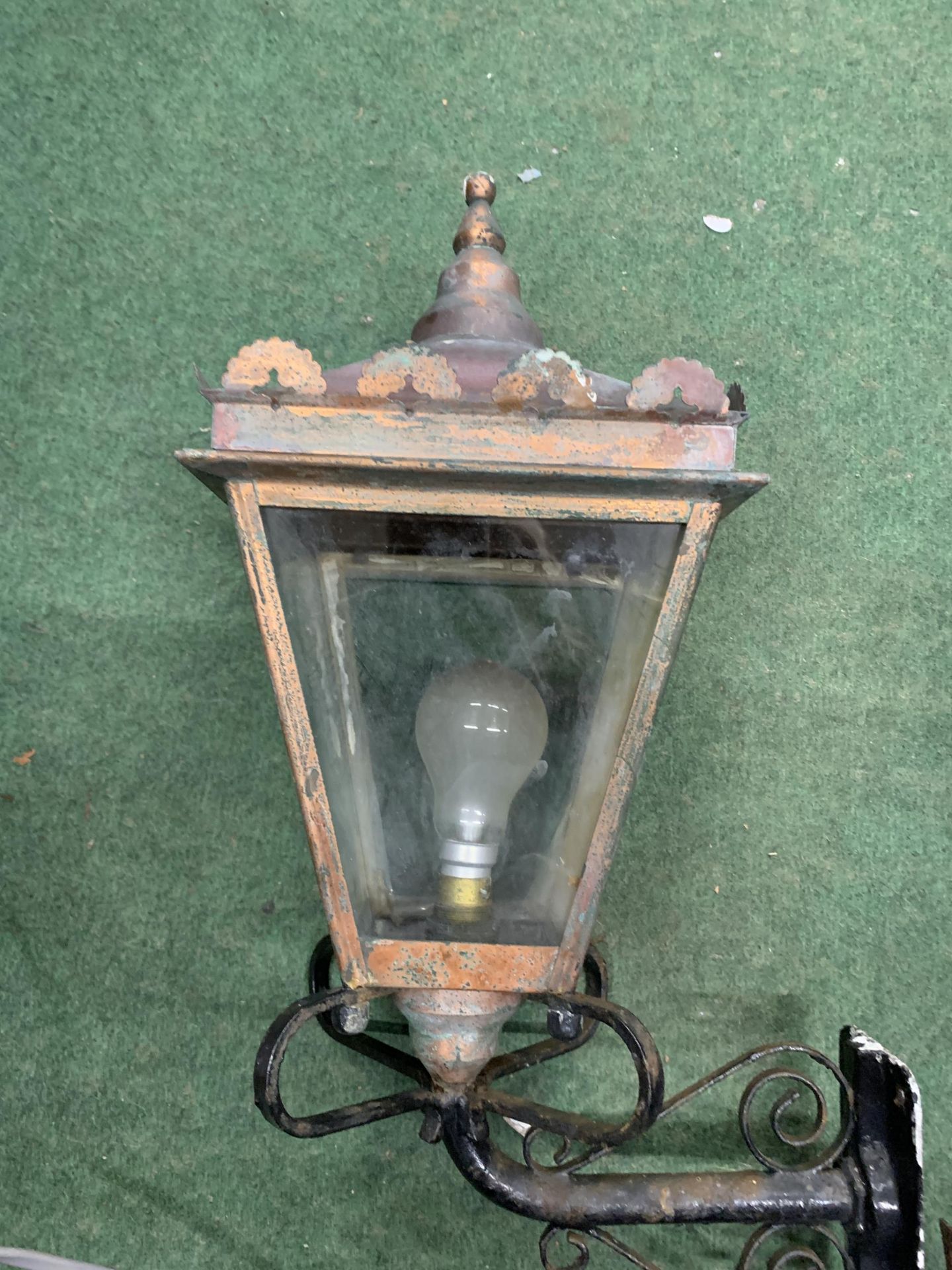 A PAIR OF VICTORIAN STYLE COPPER LANTERNS - Image 3 of 4