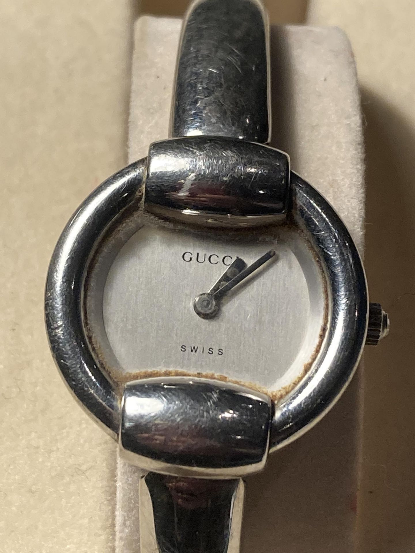 A GUCCI 1400L SWISS QUARTZ 3ATM ANALOGUE STAINLESS LADIES WRIST WATCH IN ORIGINAL PRESENTATION - Bild 2 aus 6