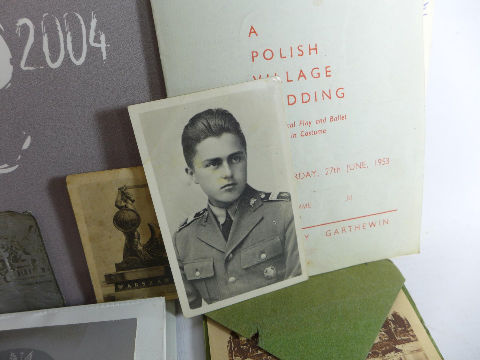 A LARGE COLLECTION OF POLISH WORLD WAR II AND LATER EPHEMERA, TO INCLUDE PHOTOS, BADGES, IDENTITY - Image 4 of 10