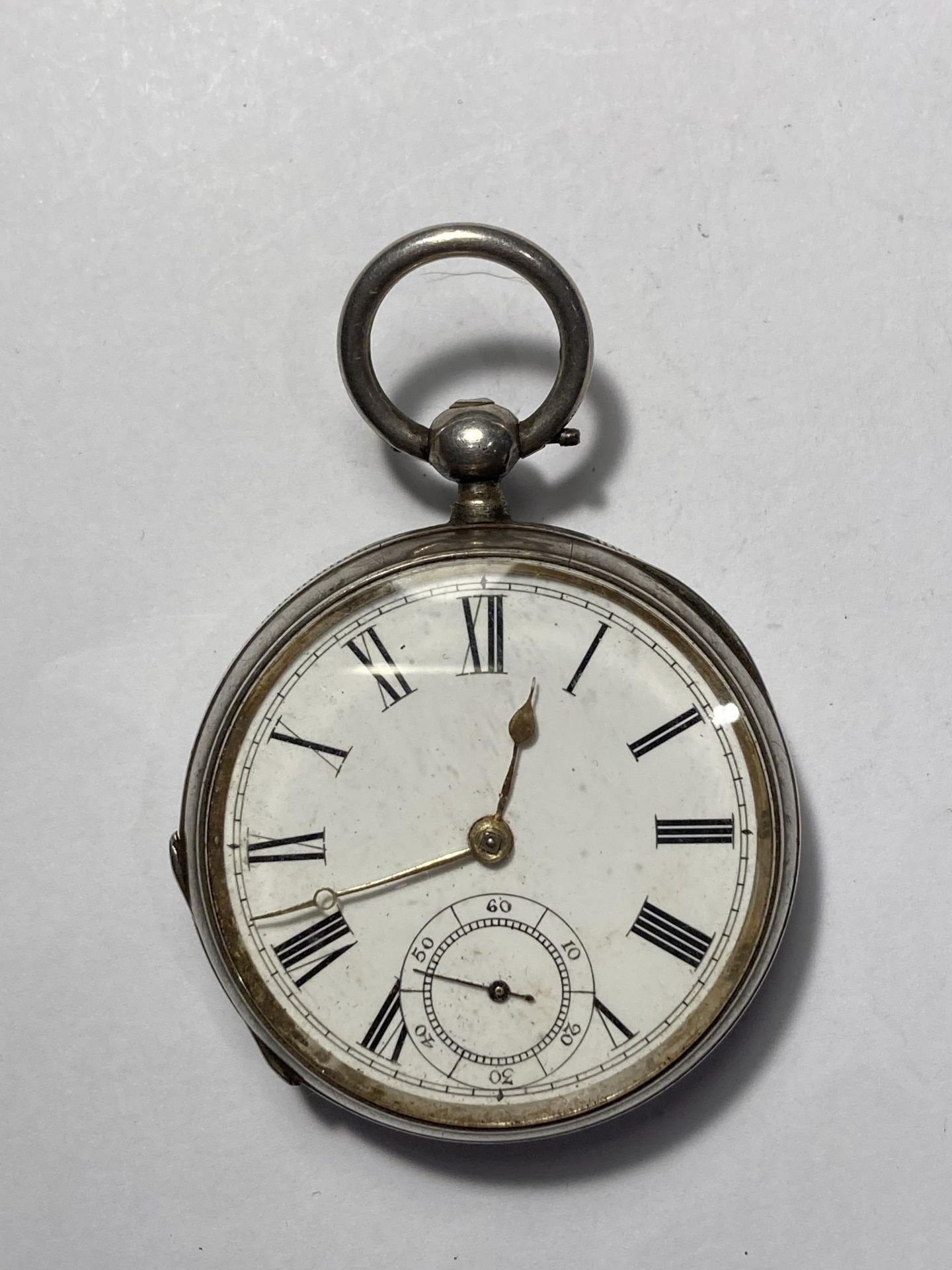 A HALLMARKED BIRMINGHAM SILVER POCKET WATCH, WORKING AT TIME OF LOTTING