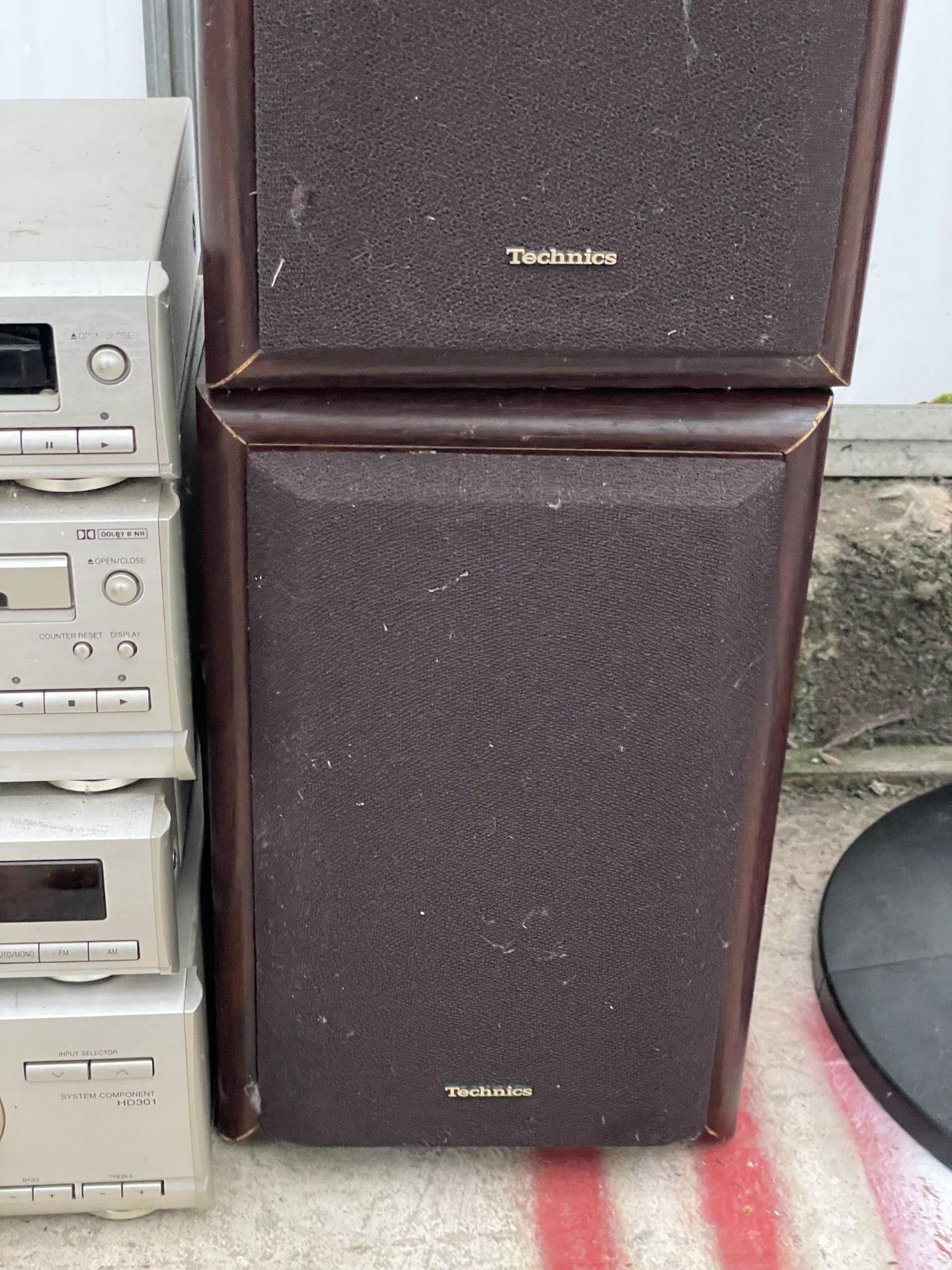 A TECHNICS STEREO SYSTEM WITH SPEAKERS - Image 3 of 3