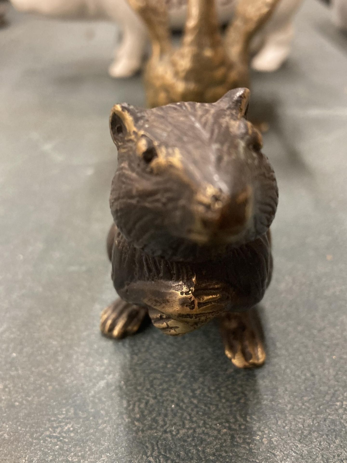 A SMALL BRONZE MODEL OF A MOUSE - Image 4 of 4