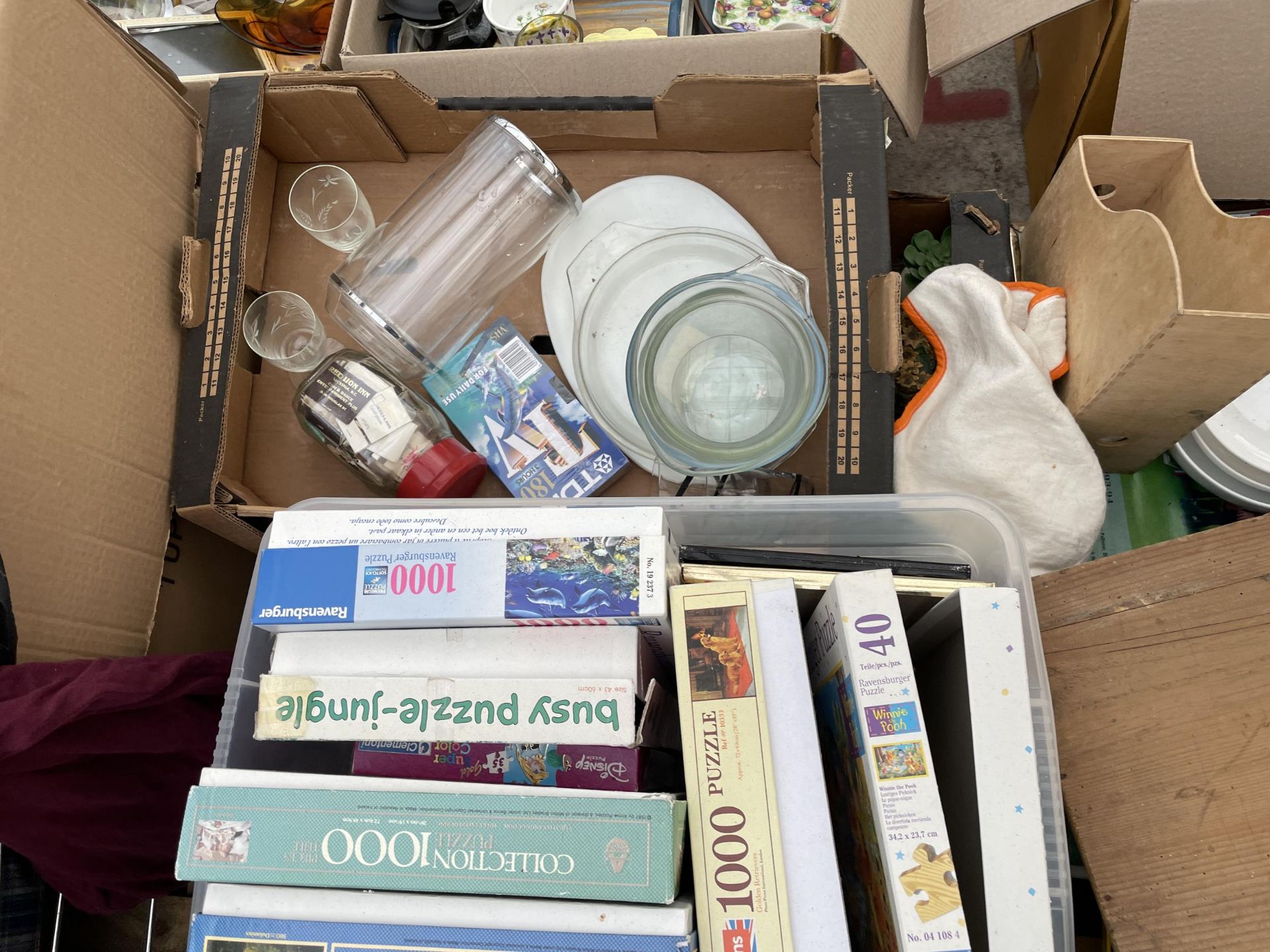 AN ASSORTMENT OF HOUSEHOLD CLEARANCE ITEMS - Image 4 of 6