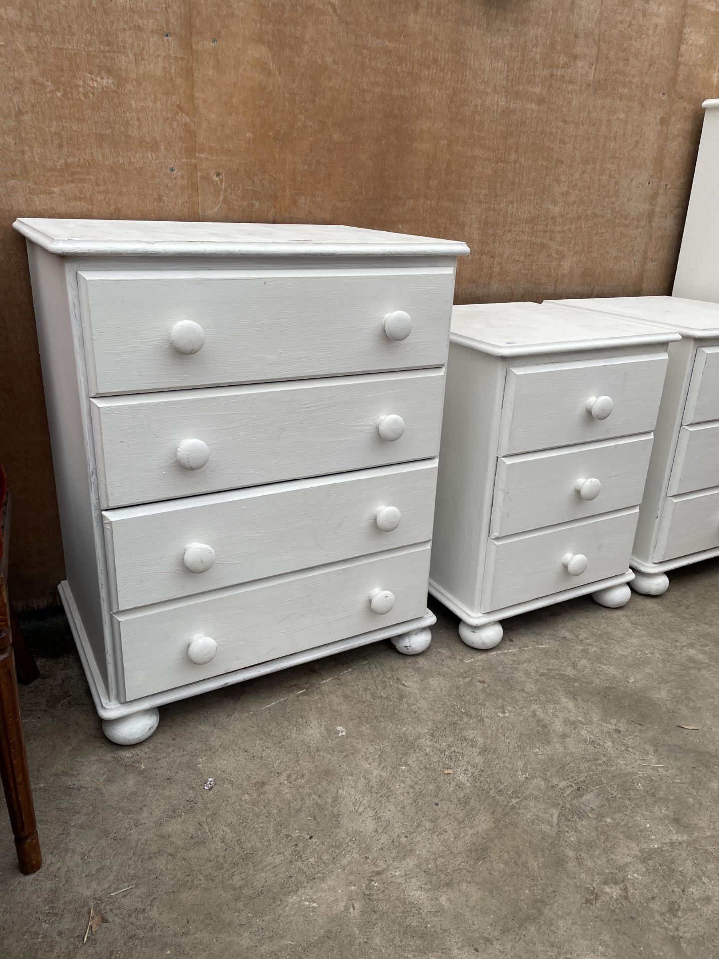 A PAINTED WHITE CHEST OF FOUR DRAWERS AND A PAIR OF BEDSIDE CHESTS - Image 2 of 2