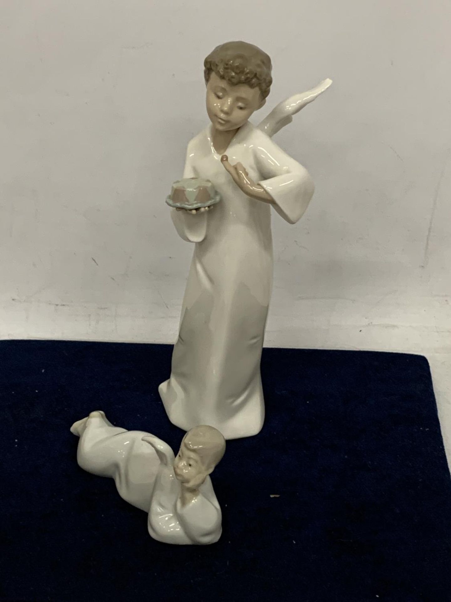 FOUR NAO FIGURINES TO INCLUDE TWO ANGELS AND TWO GIRLS - Image 2 of 4