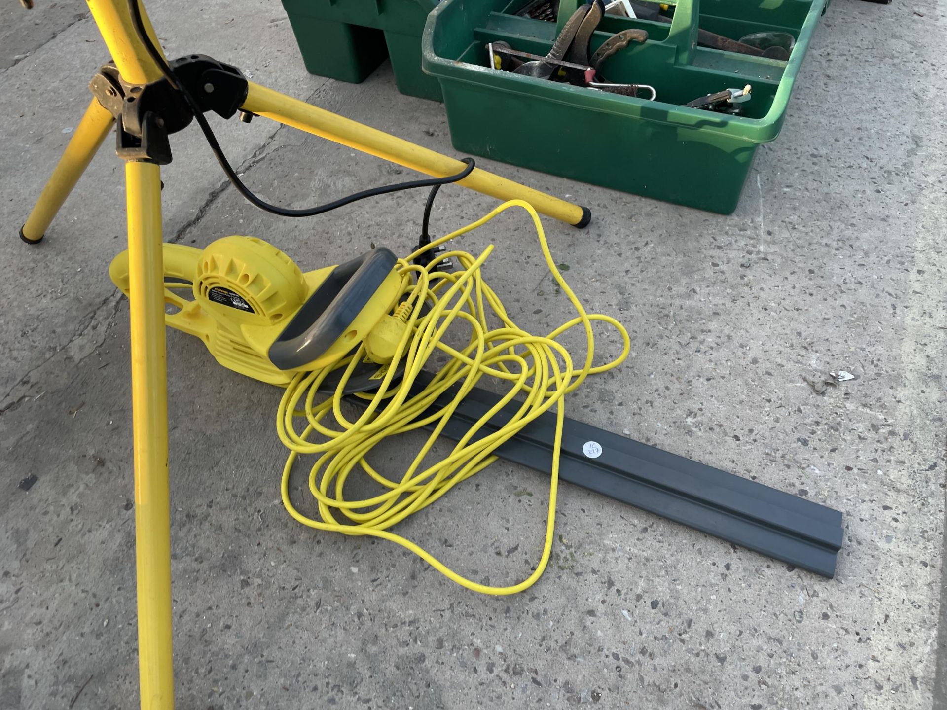 A TRIPOD WORKLIGHT AND AN ELECTRIC HEDGE TRIMMER - Image 2 of 2