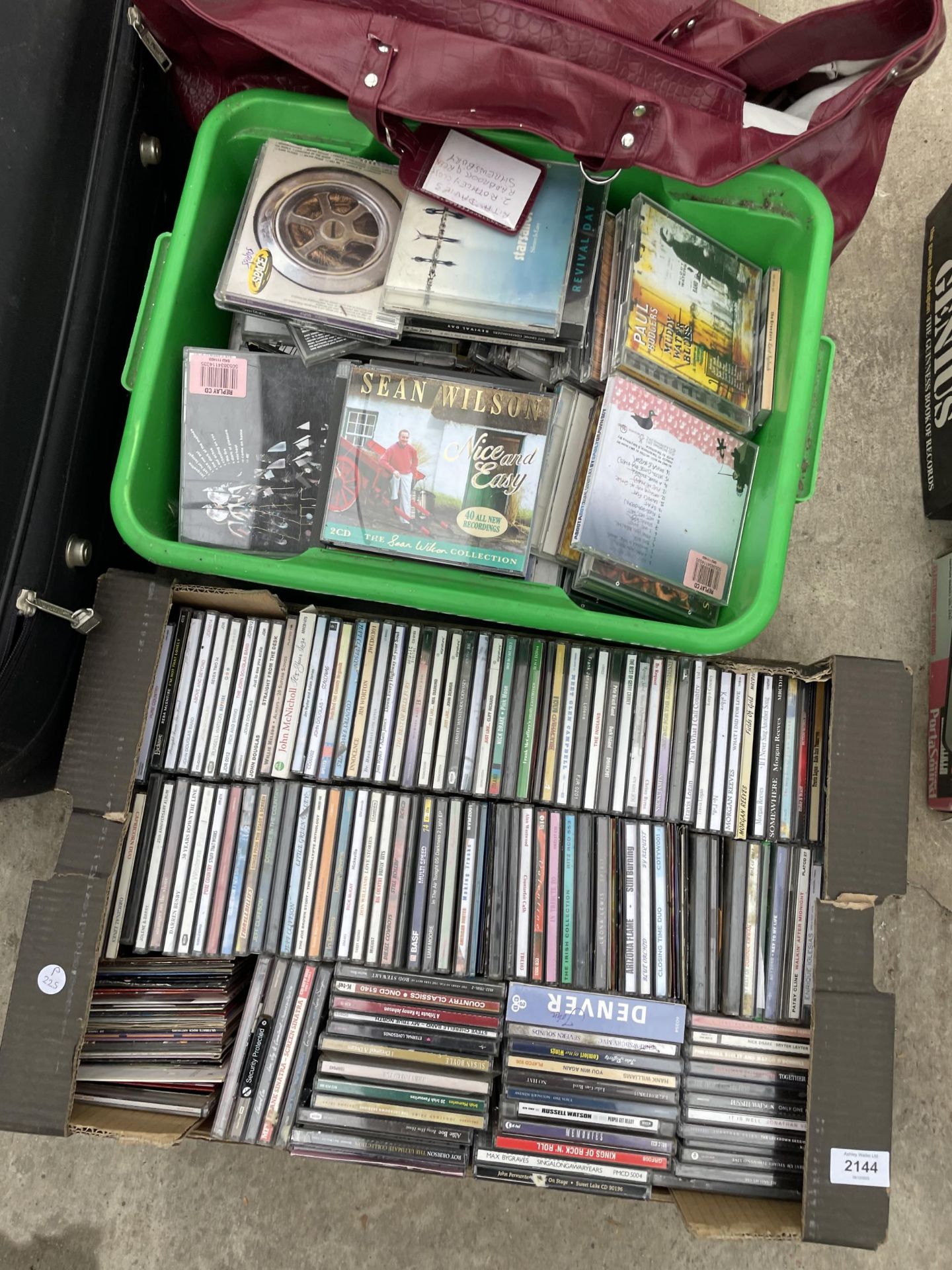 AN EXTREMELY LARGE COLLECTION OF CDS - Bild 2 aus 4