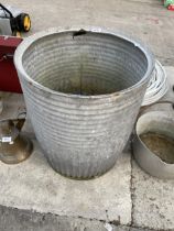 A VINTAGE GALVANISED DOLLY TUB