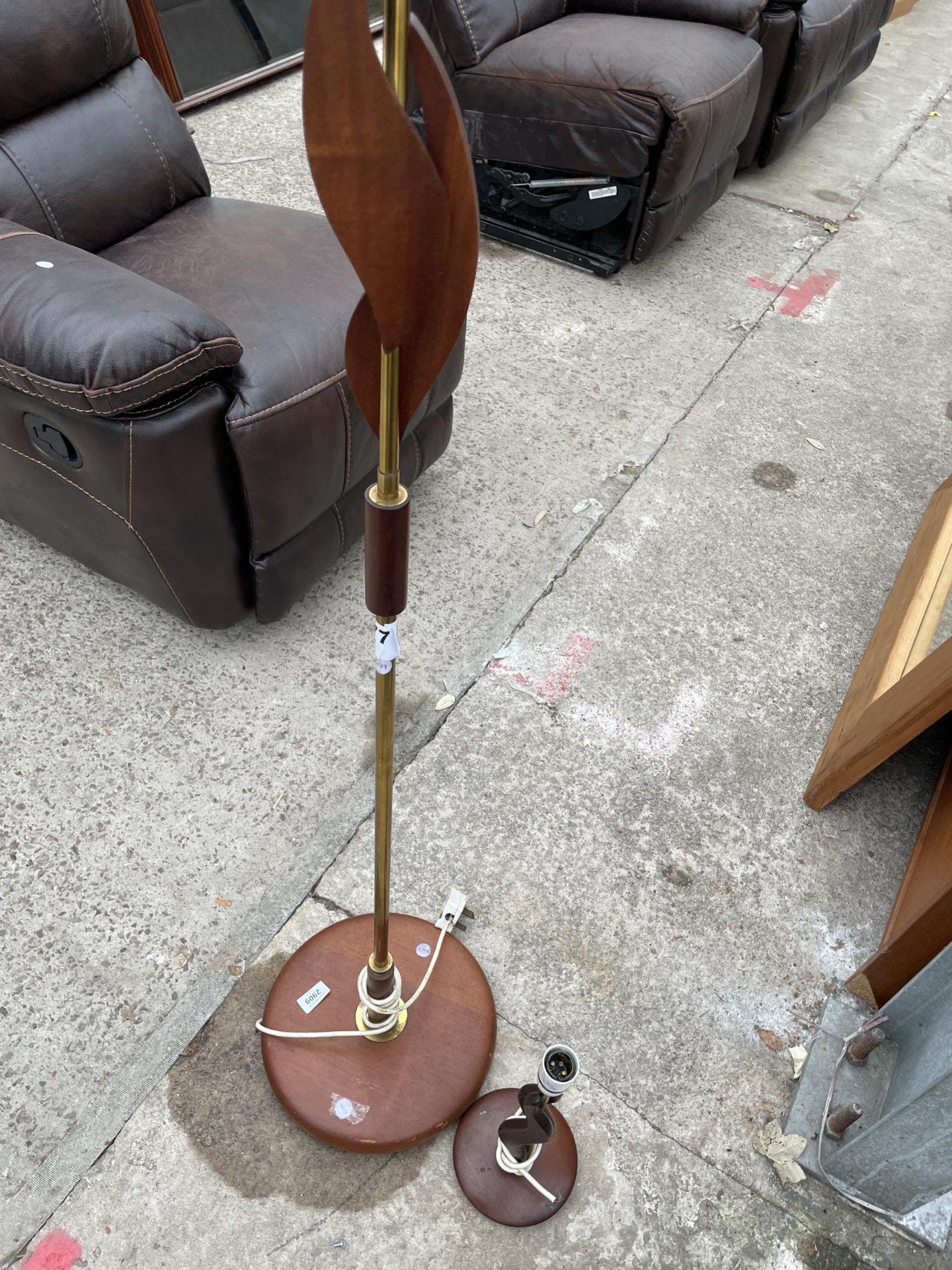 A RETRO TEAK AND BRASS STANDARD LAMP, SIMILAR TABLE LAMP - Image 2 of 3