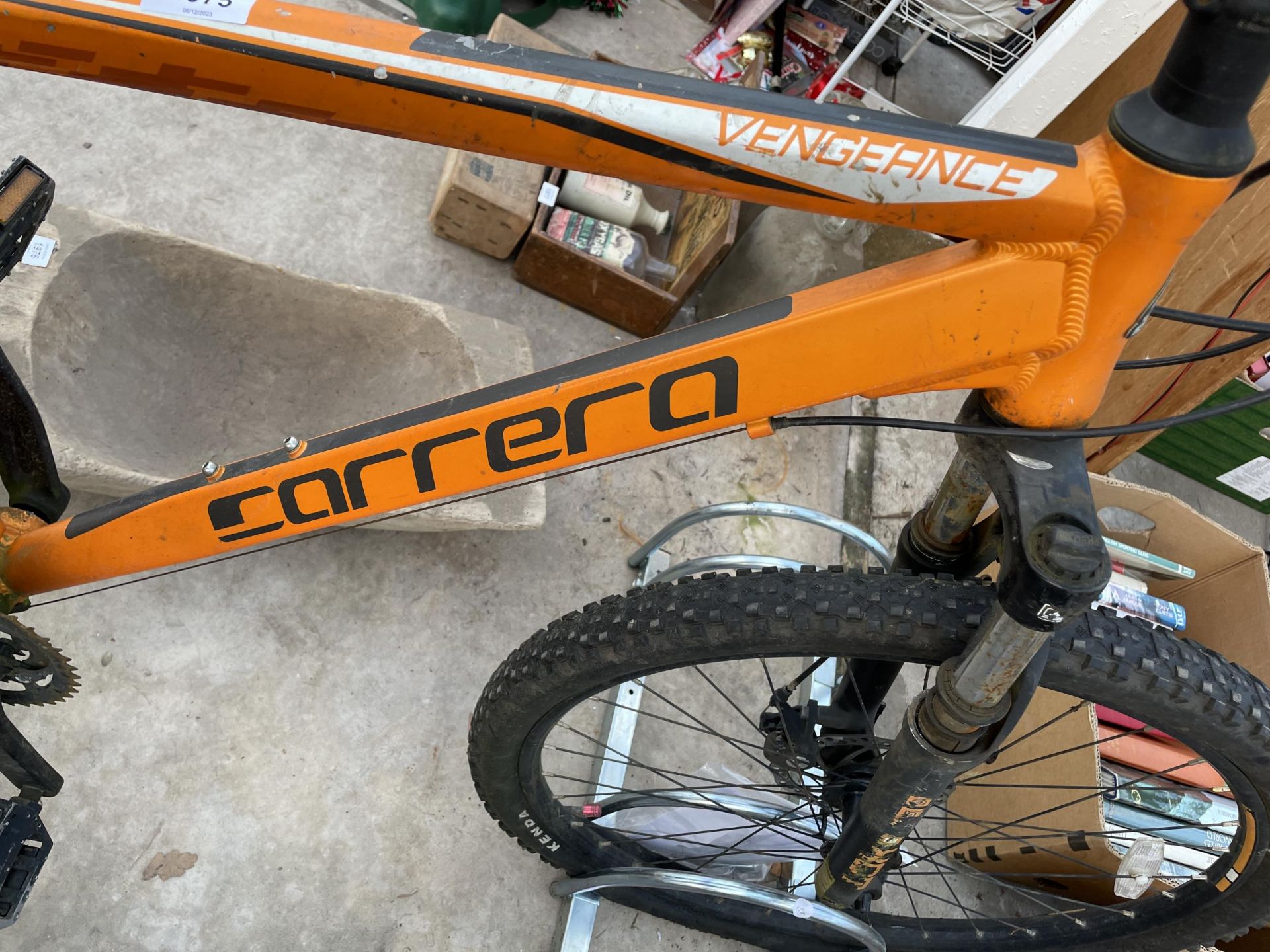 A CARRERA VENGANCE MOUNTAIN BIKE WITH FRONT SUSPENSION AND 24 SPEED GEAR SYSTEM - Image 3 of 4