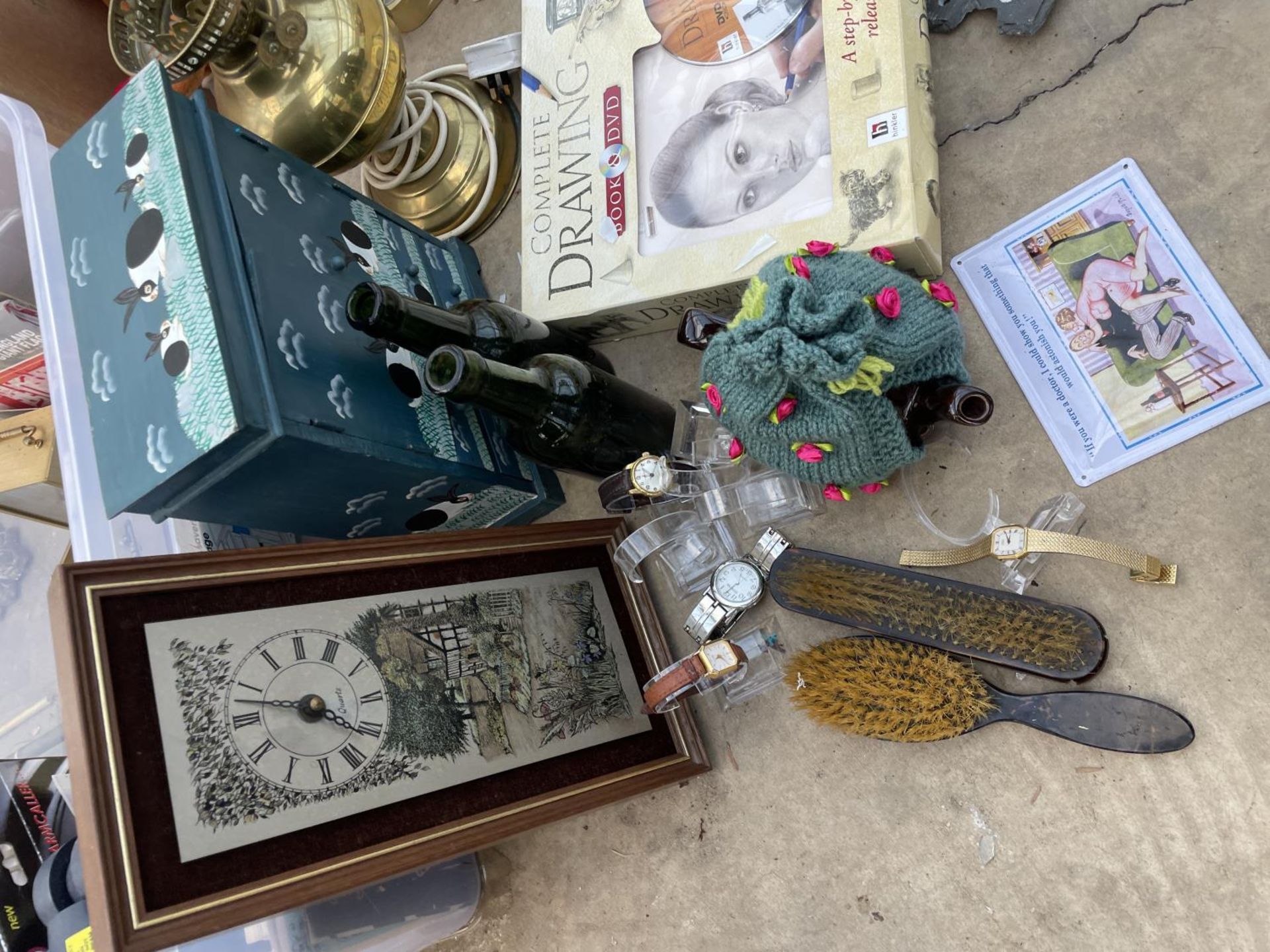 AN ASSORTMENT OF ITEMS TO INCLUDE WATCHES, CLOCKS AND CHRISTMAS DECORATIONS ETC - Image 8 of 10
