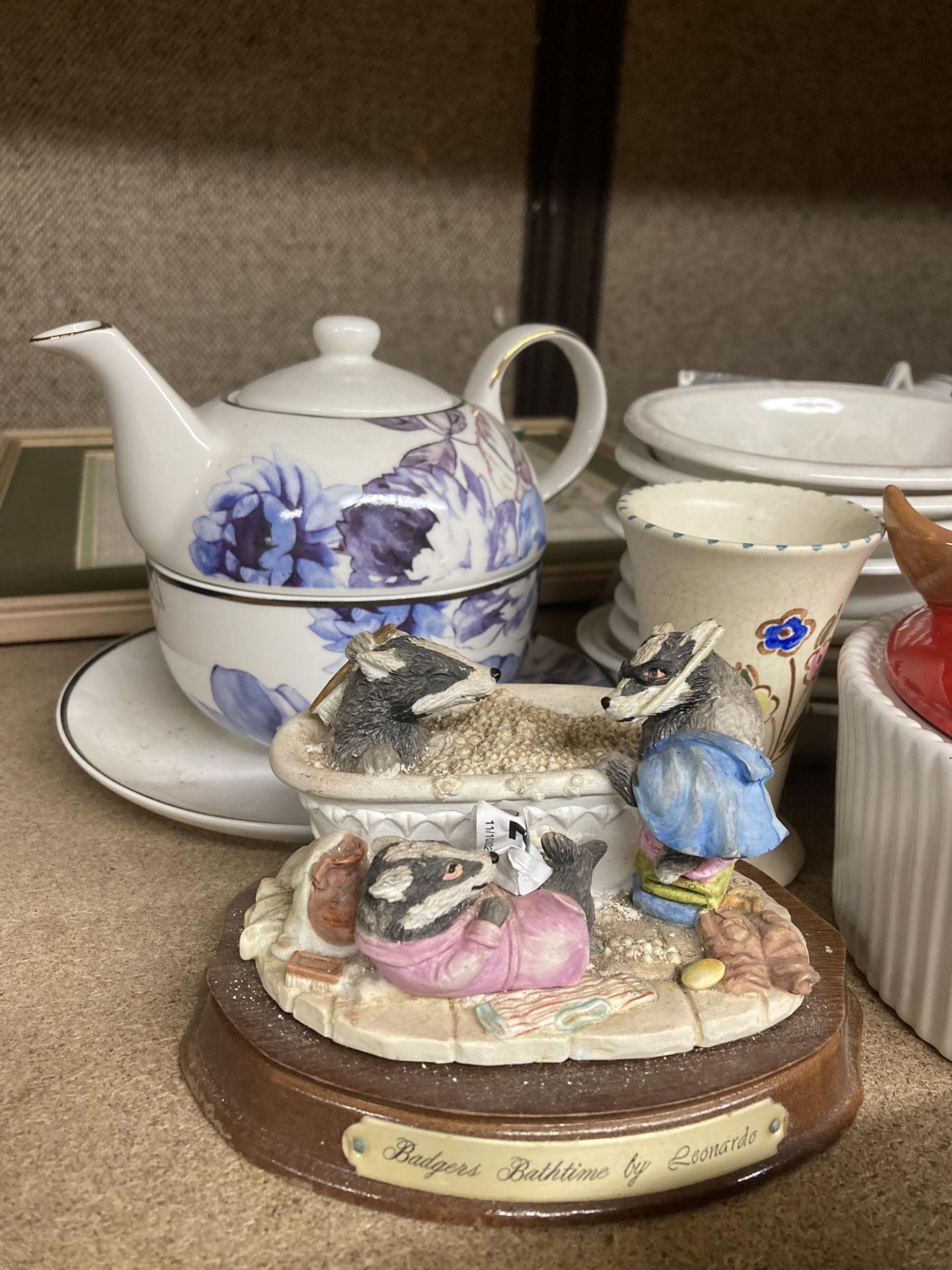 A MIXED LOT OF CERAMICS AND FURTHER ITEMS, FLORAL PRINT ETC - Image 6 of 9