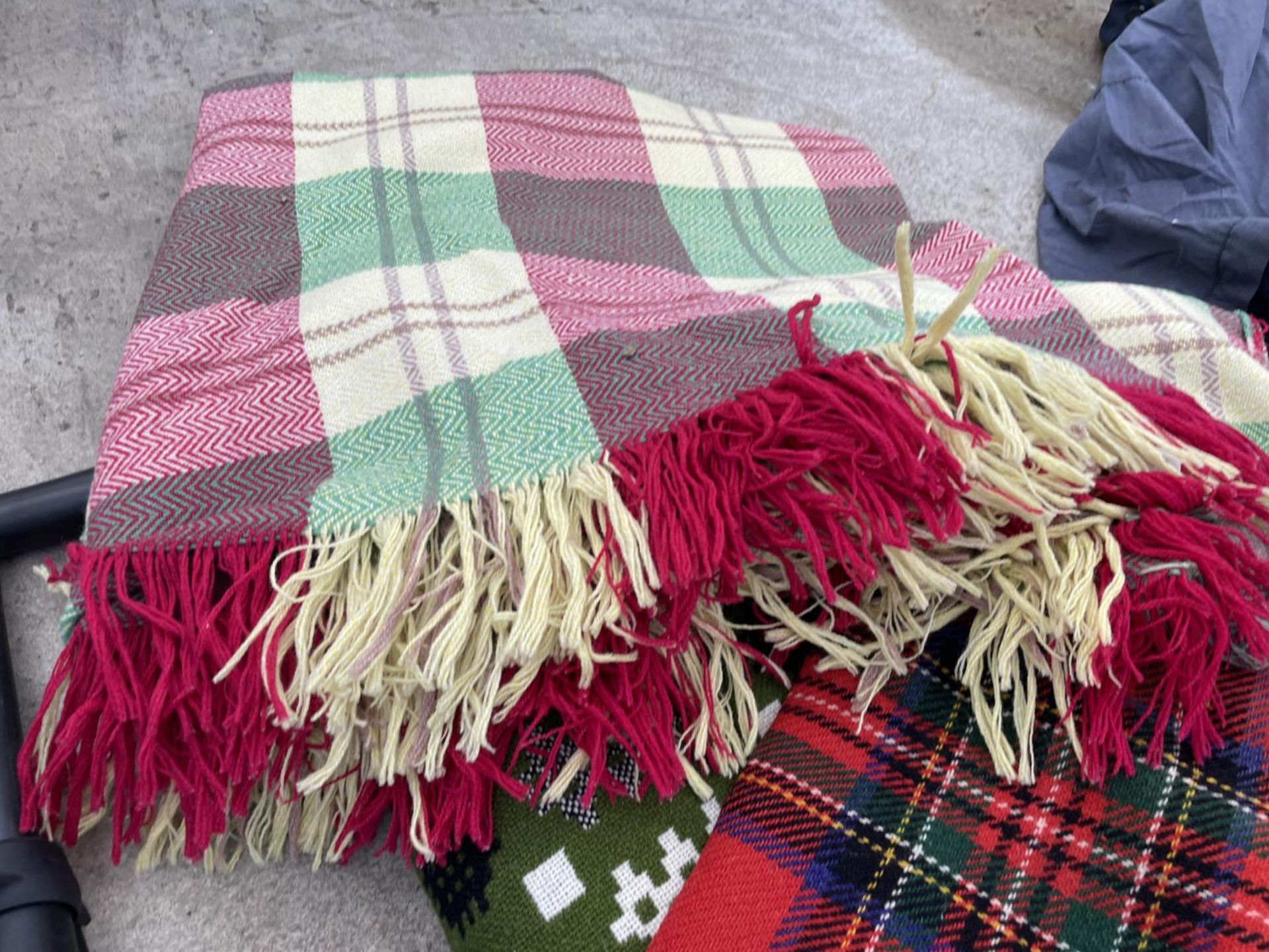 THREE VARIOUS PATTERNED BLANKETS - Image 3 of 4