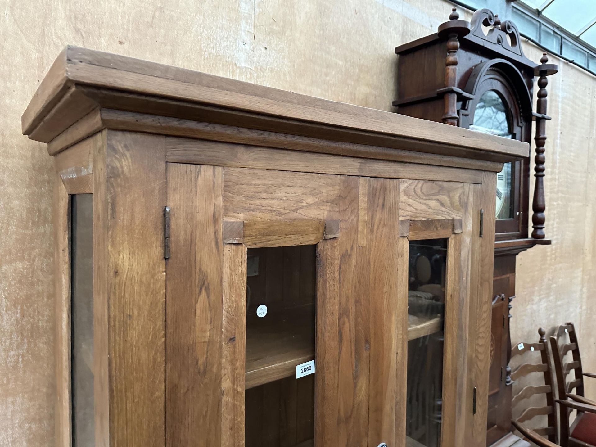 AN OAK CABINET WITH TWO GLAZED DOORS AND SIDES WITH TWO SHORT AND ONE LONG DRAWER - Image 2 of 4