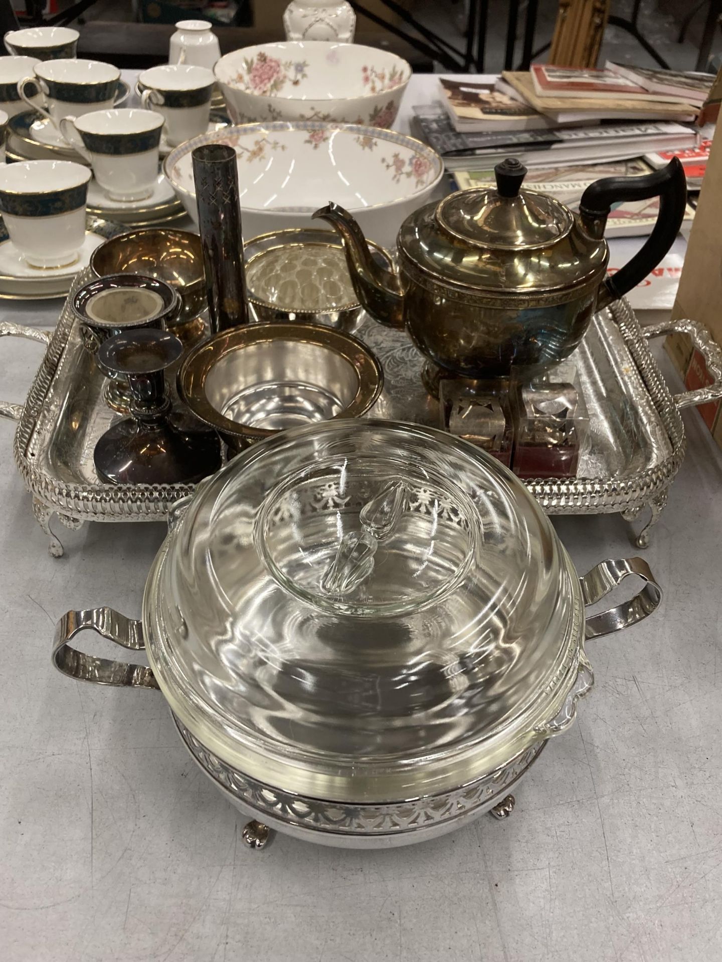 A MIXED LOT OF SILVER PLATED ITEMS, TEAPOT, TWIN HANDLED TRAY ETC
