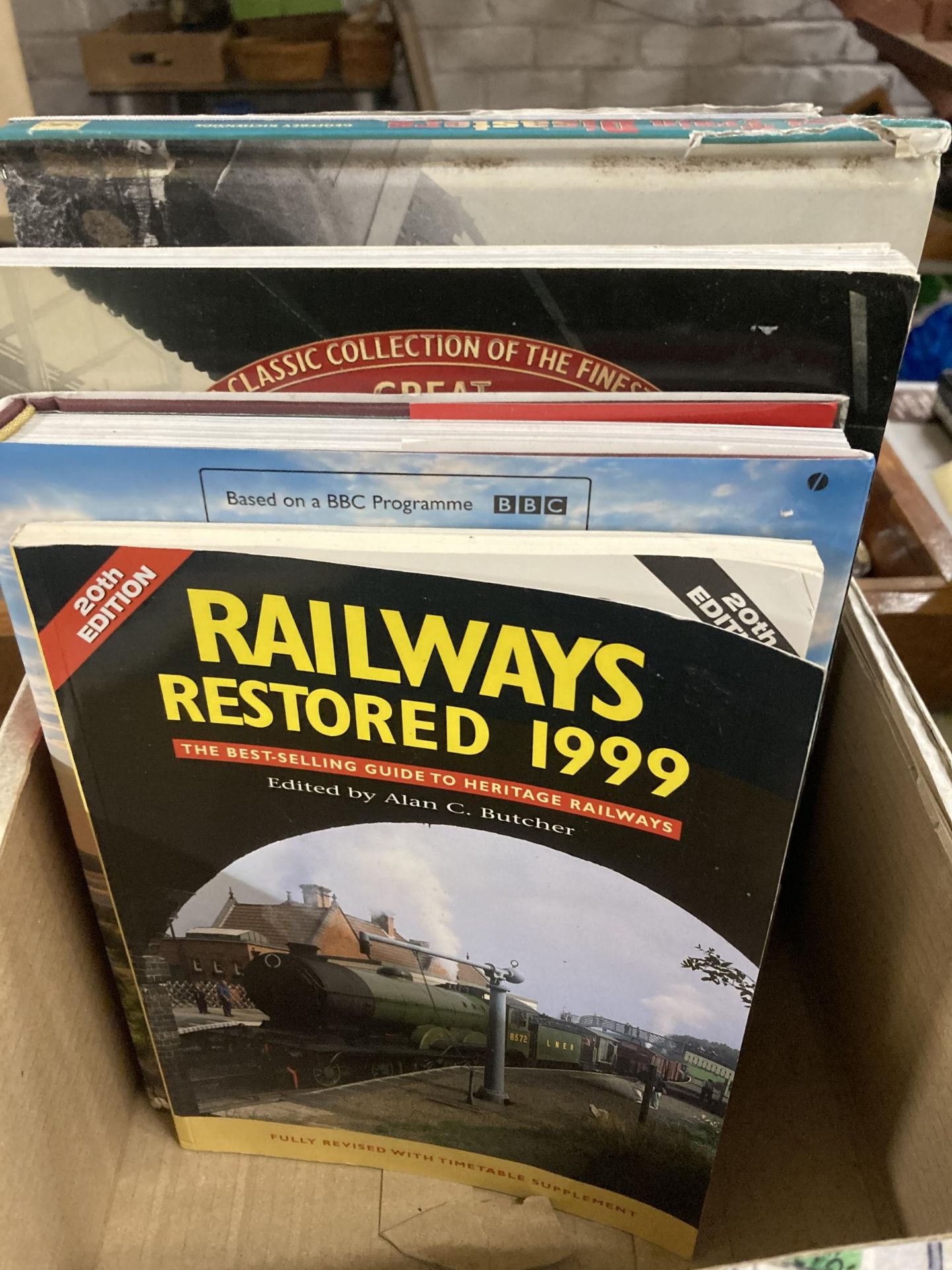 A MIXED LOT OF BOOKS TO INCLUDE TRAINS AND STAR TREK - Image 6 of 6