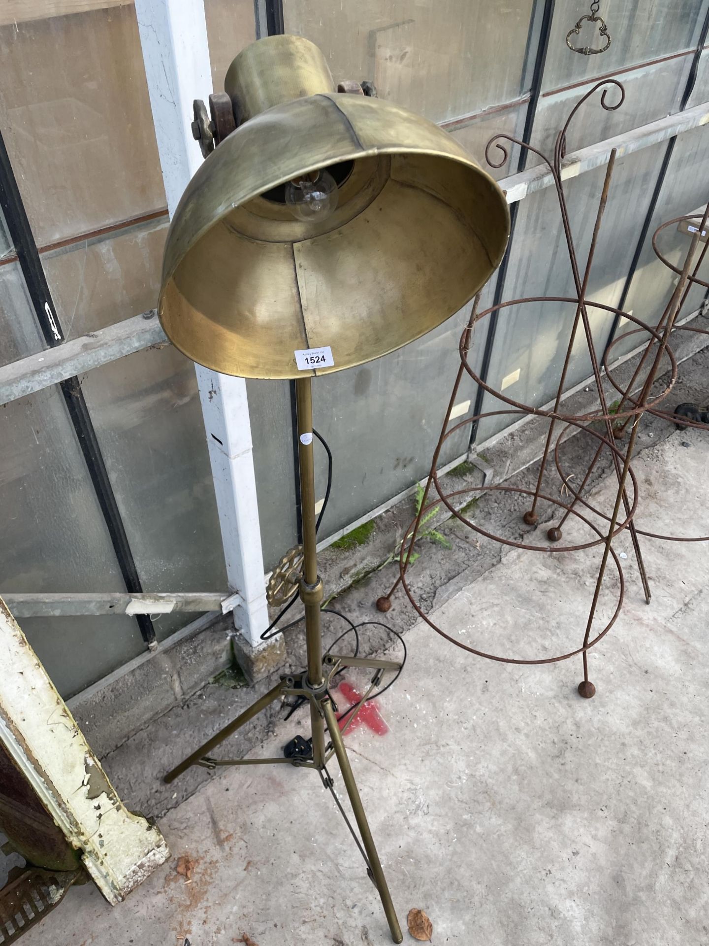 A VINTAGE STYLE ADJUSTABLE FLOOR LAMP WITH TRIPOD BASE - Image 2 of 4